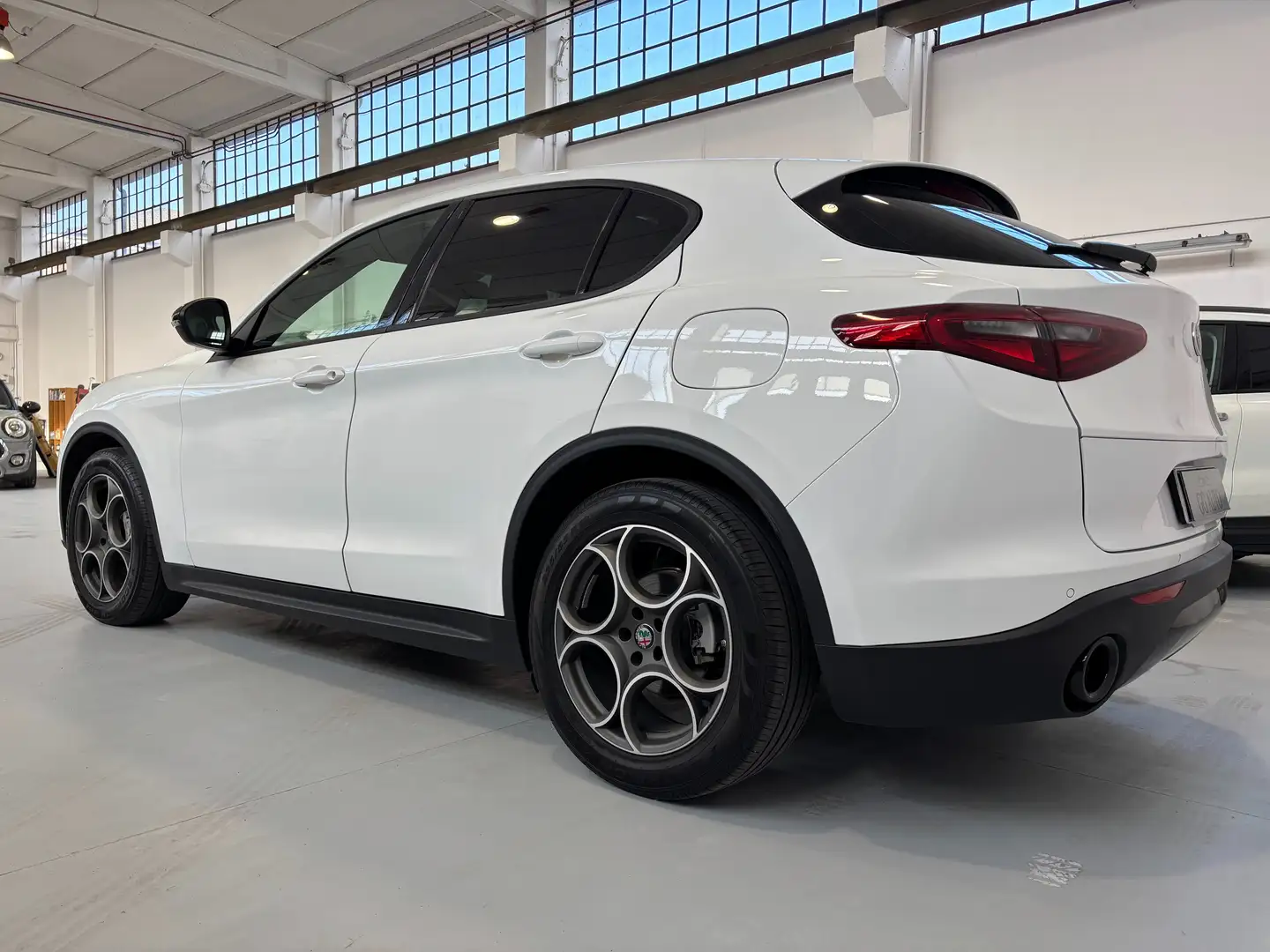 Alfa Romeo Stelvio Stelvio 2.2 t Sport Tech rwd 160cv auto Blanc - 2
