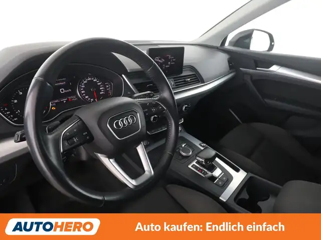 Audi Q5 view 11