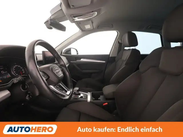 Audi Q5 view 10