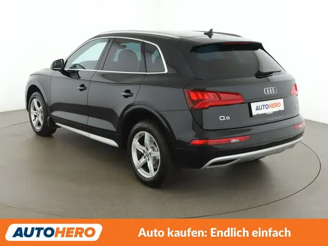 Audi Q5 view 4