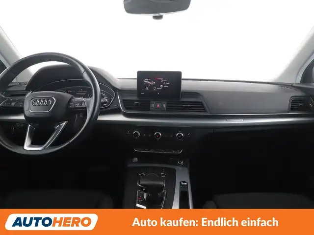 Audi Q5 view 12