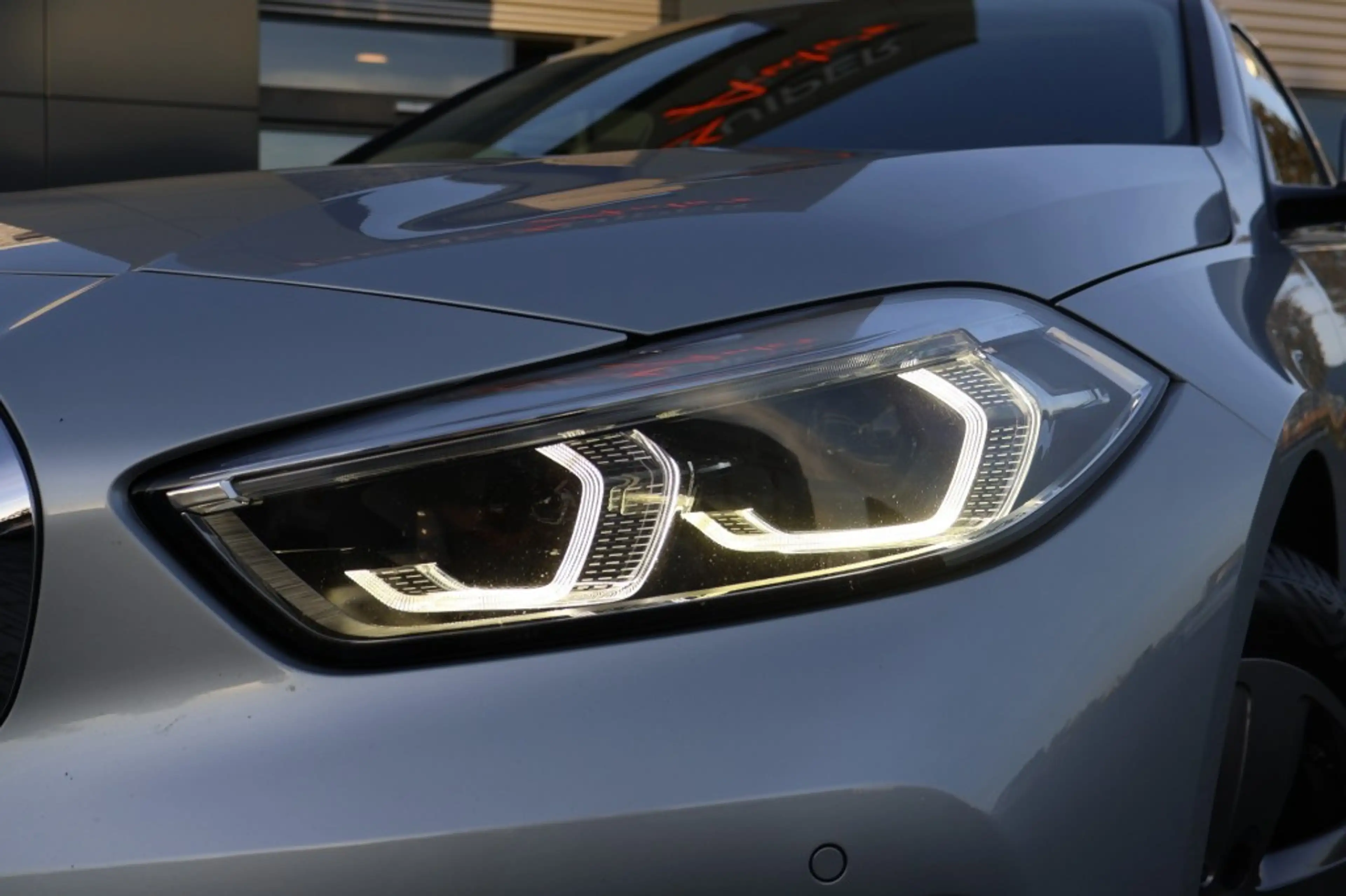 BMW 118 118i Automaat / Navi / PDC / LED / ECC / Carplay — photo 11