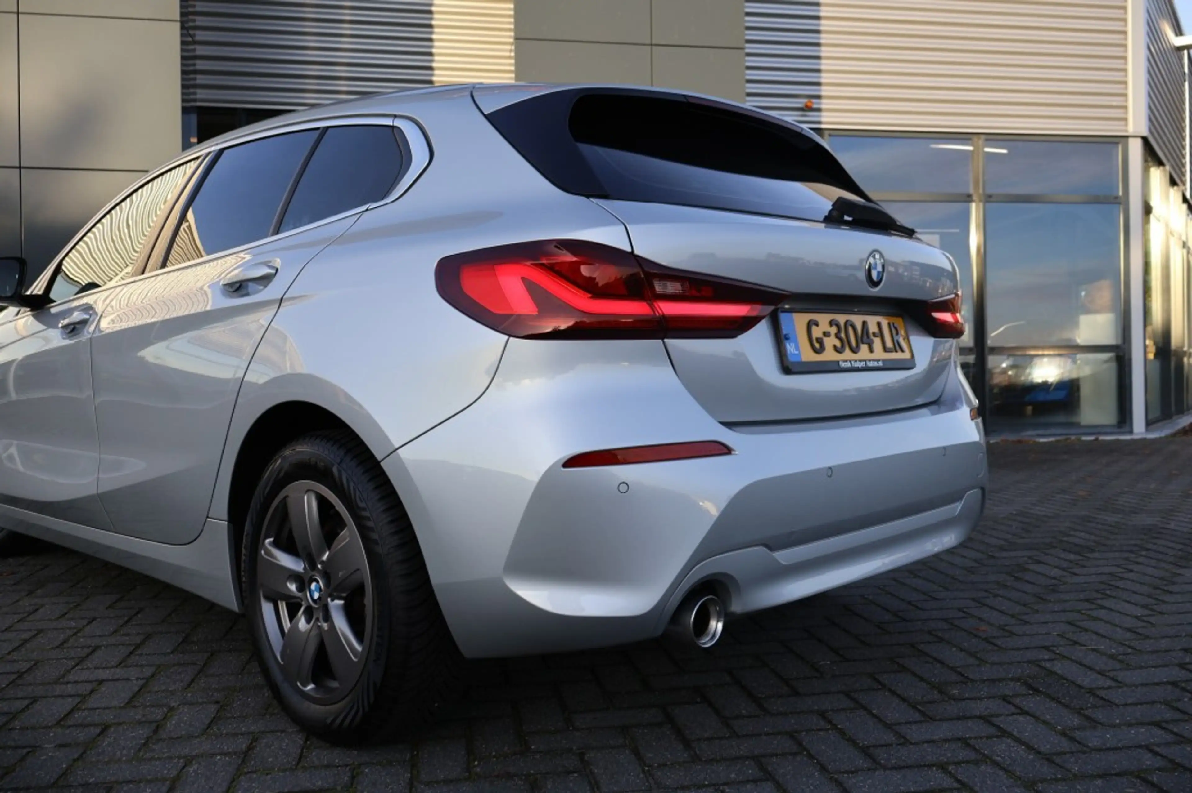 BMW 118 118i Automaat / Navi / PDC / LED / ECC / Carplay — photo 45