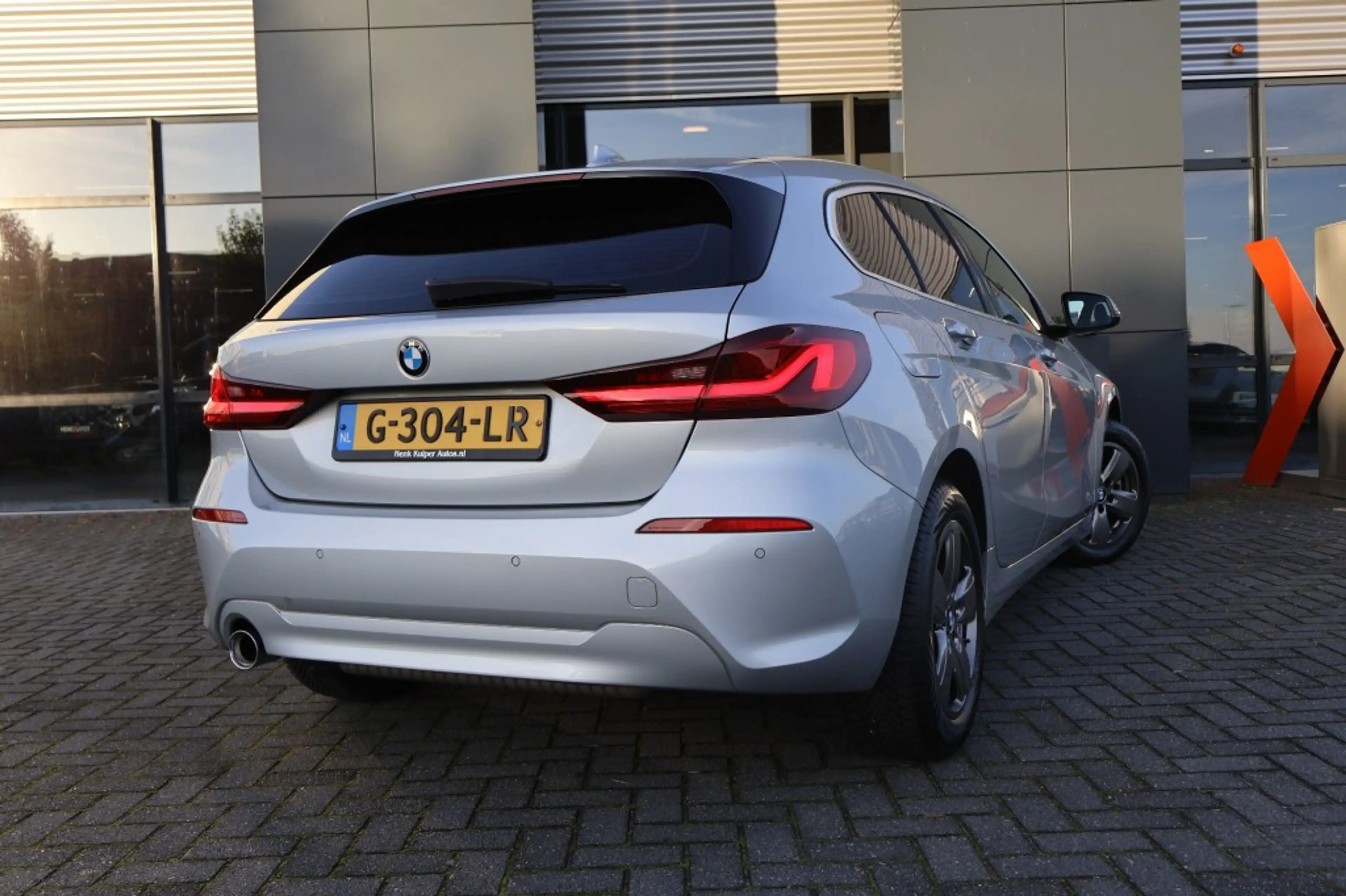BMW 118 118i Automaat / Navi / PDC / LED / ECC / Carplay — photo 9