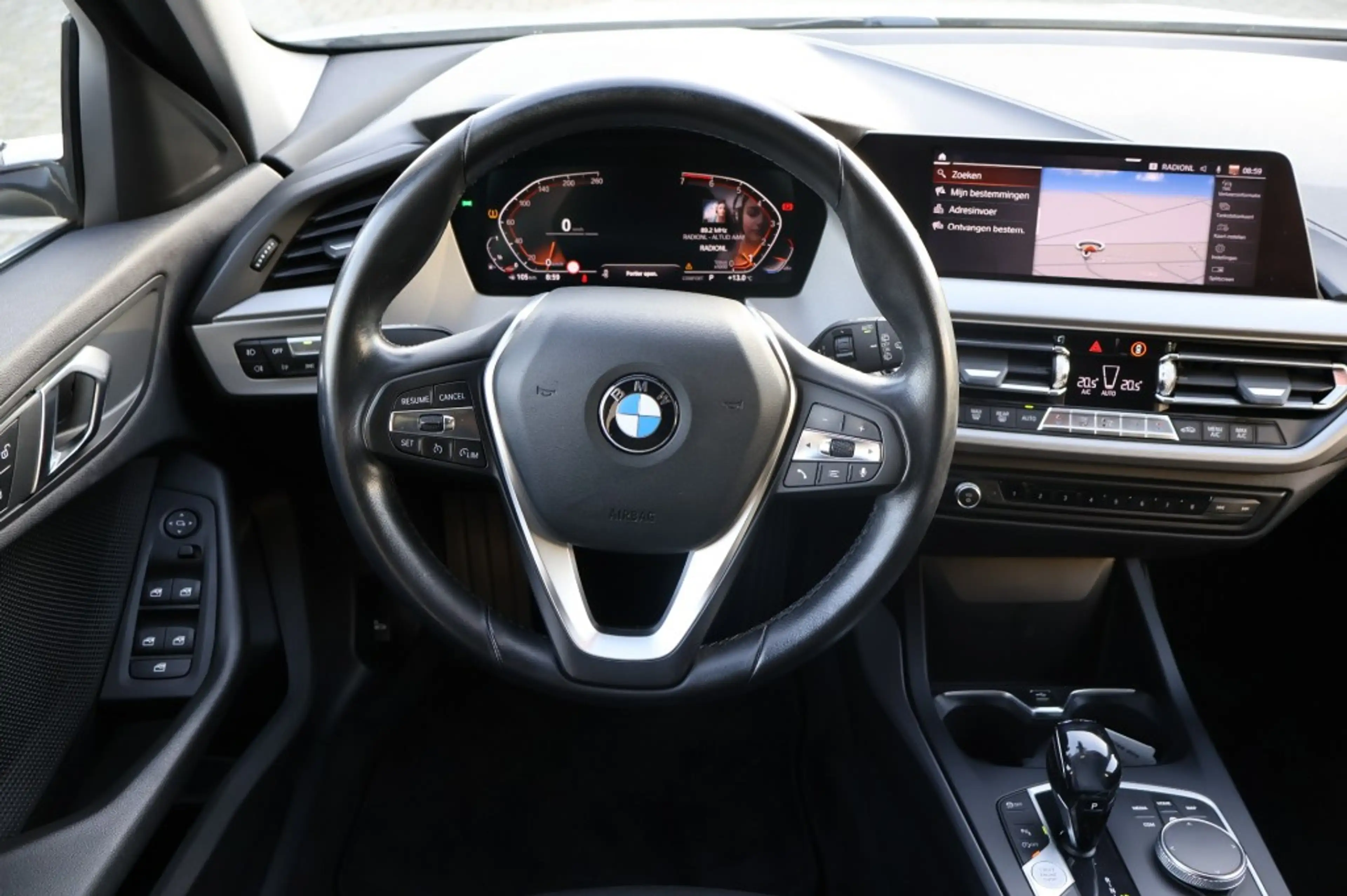 BMW 118 118i Automaat / Navi / PDC / LED / ECC / Carplay — photo 35