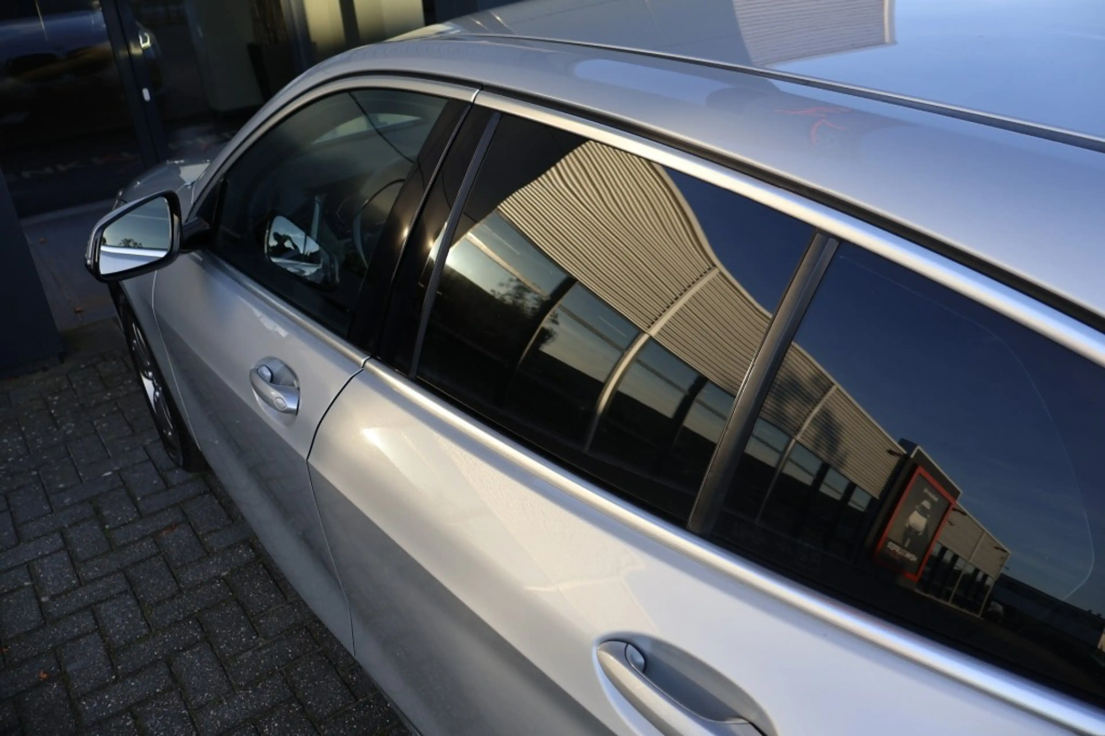 BMW 118 118i Automaat / Navi / PDC / LED / ECC / Carplay — photo 47