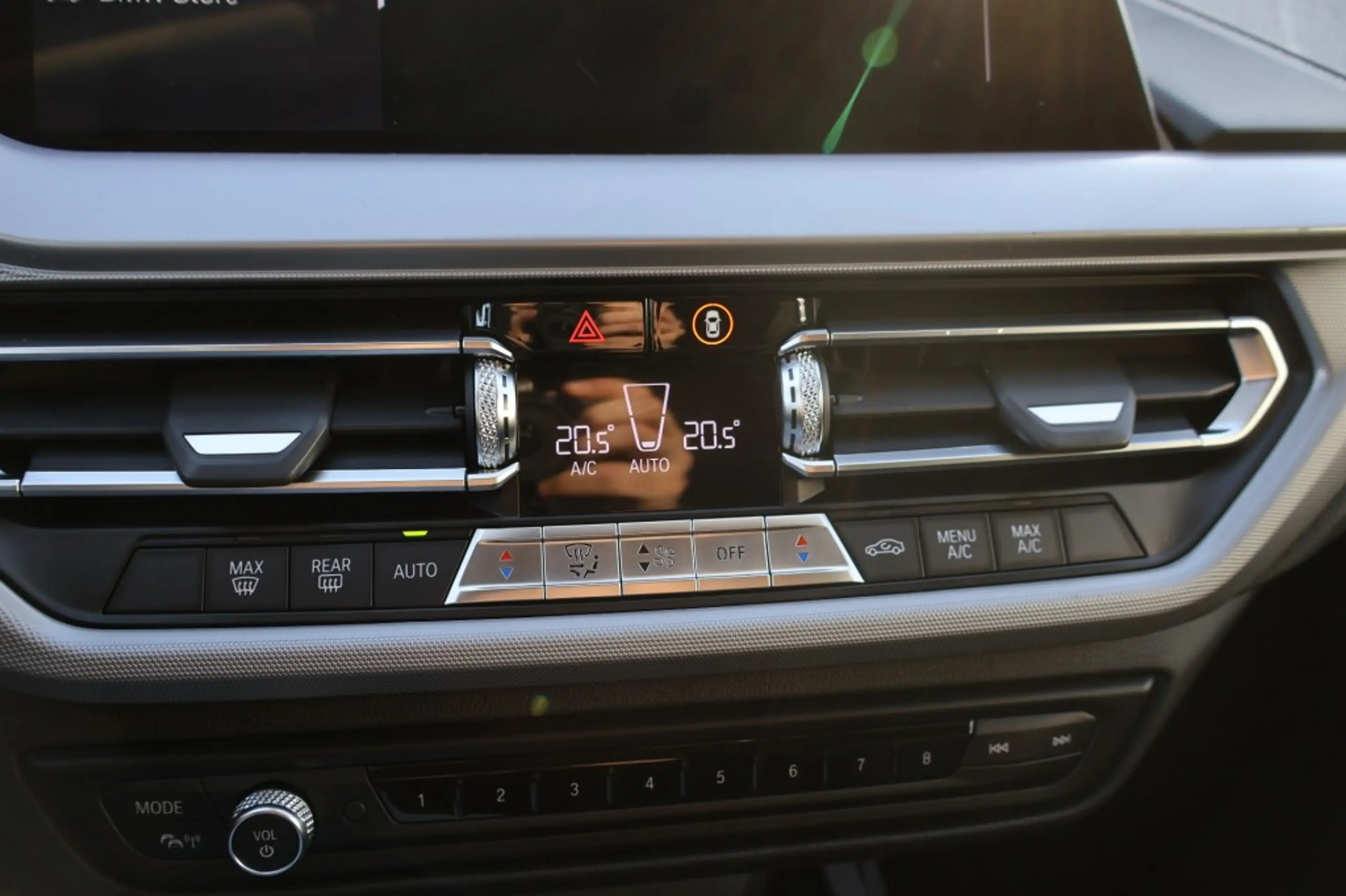 BMW 118 118i Automaat / Navi / PDC / LED / ECC / Carplay — photo 40