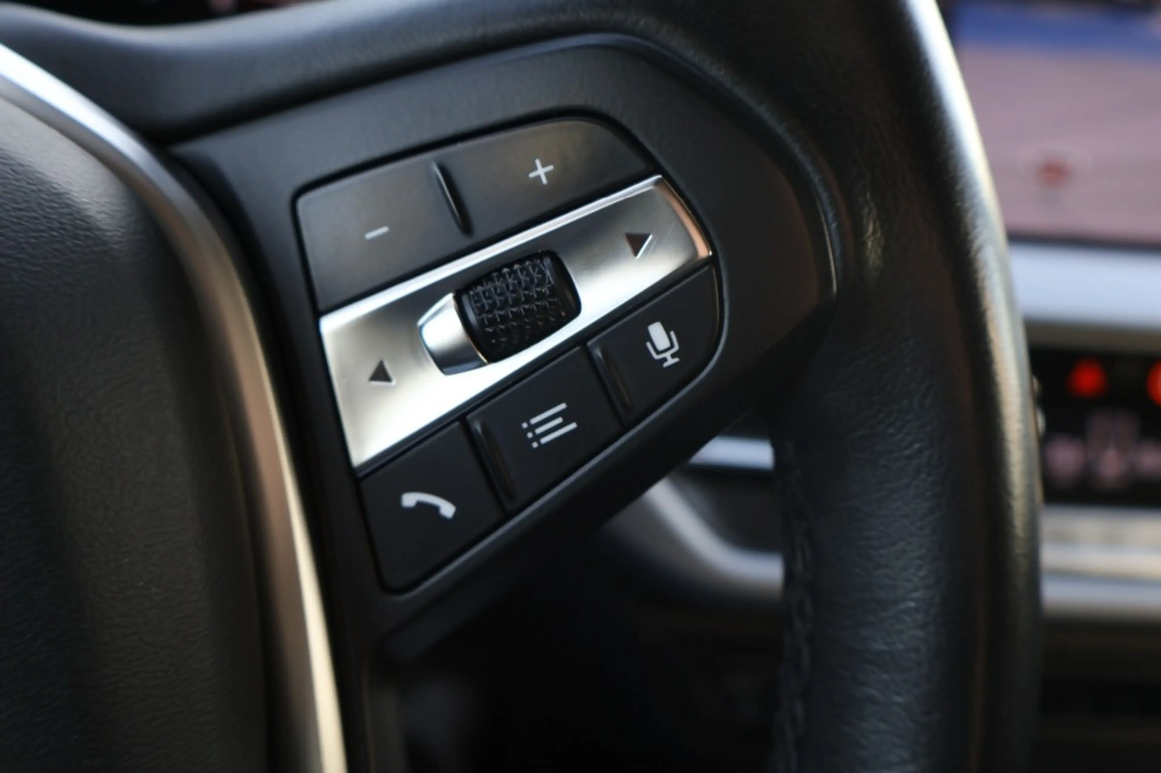 BMW 118 118i Automaat / Navi / PDC / LED / ECC / Carplay — photo 37