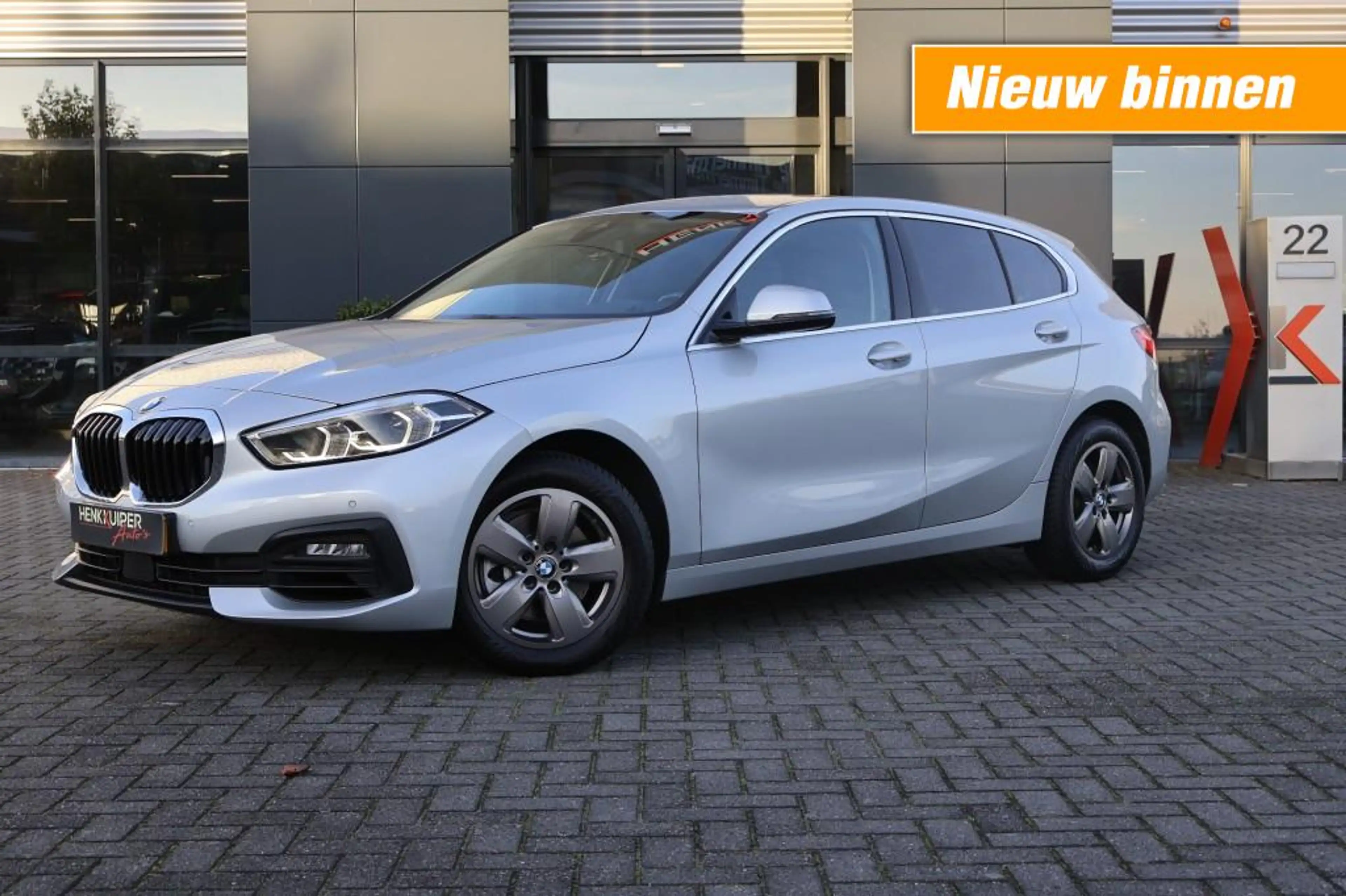 BMW 118 118i Automaat / Navi / PDC / LED / ECC / Carplay