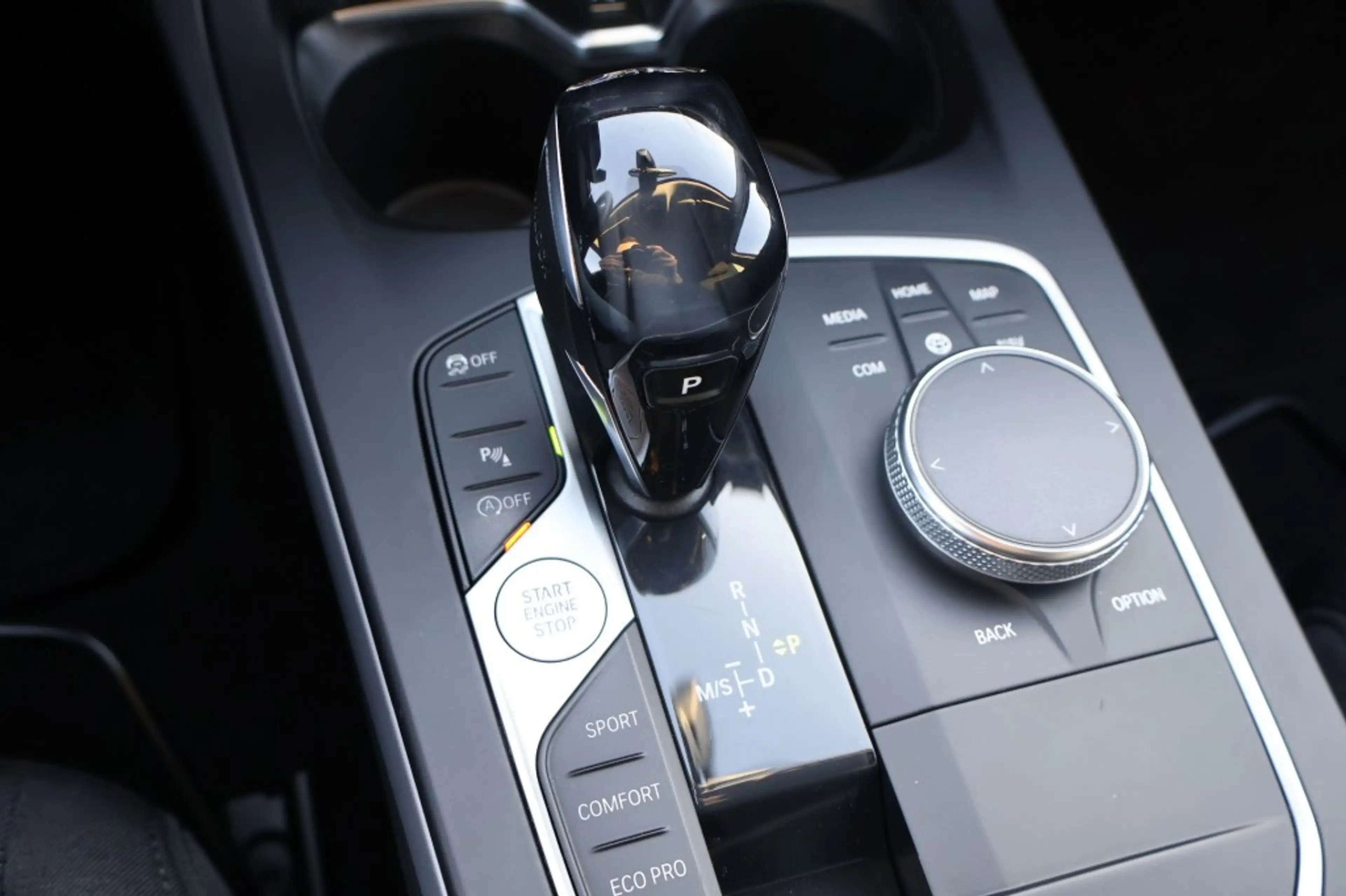 BMW 118 118i Automaat / Navi / PDC / LED / ECC / Carplay — photo 42