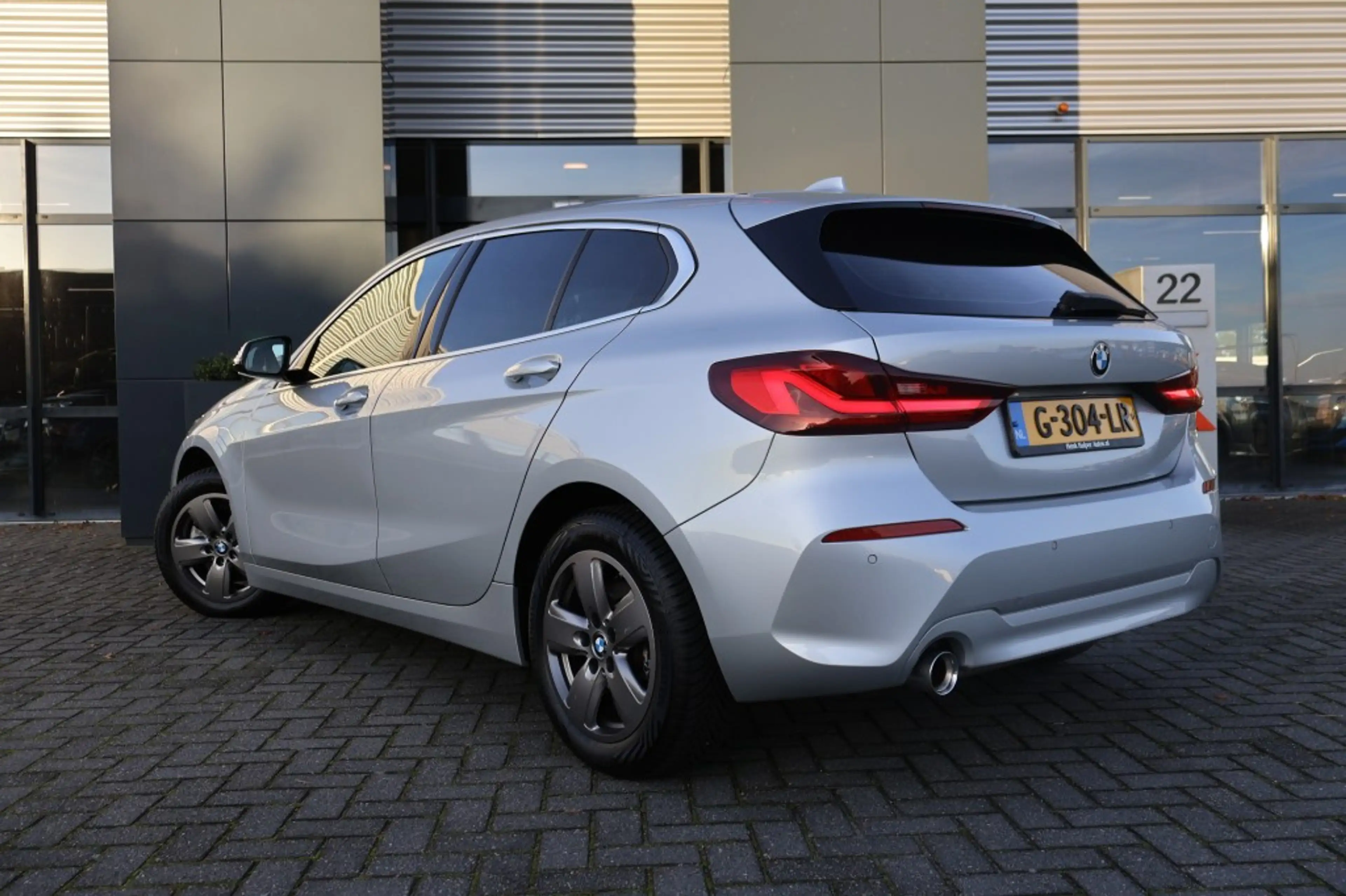 BMW 118 118i Automaat / Navi / PDC / LED / ECC / Carplay — photo 2