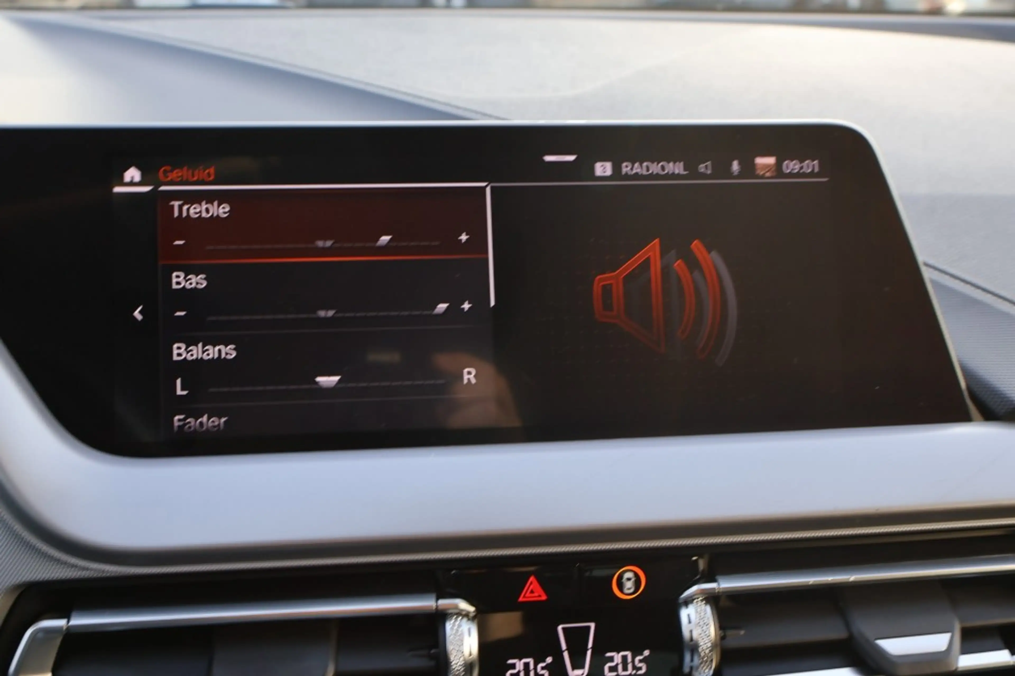 BMW 118 118i Automaat / Navi / PDC / LED / ECC / Carplay — photo 33