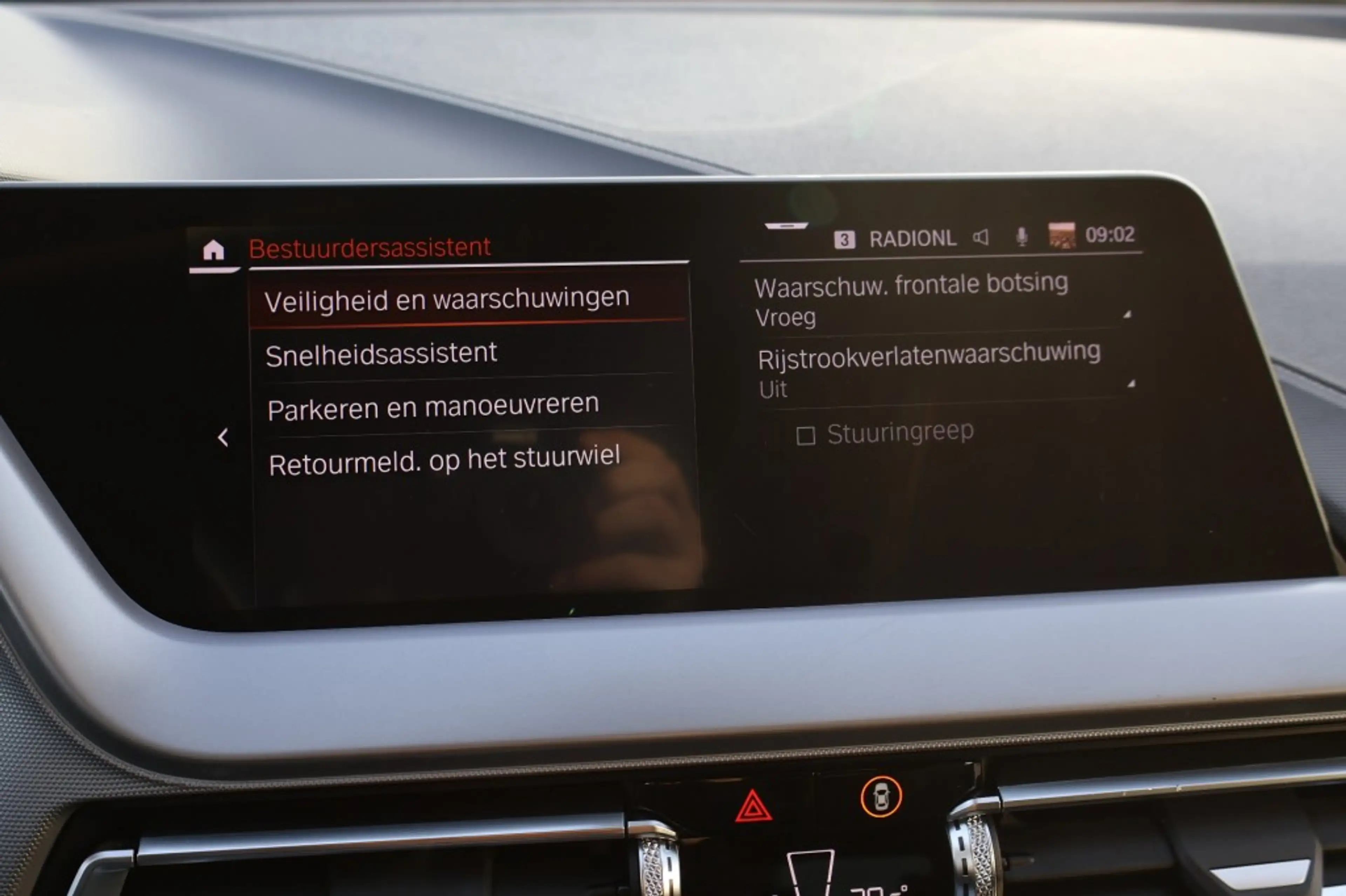 BMW 118 118i Automaat / Navi / PDC / LED / ECC / Carplay — photo 15