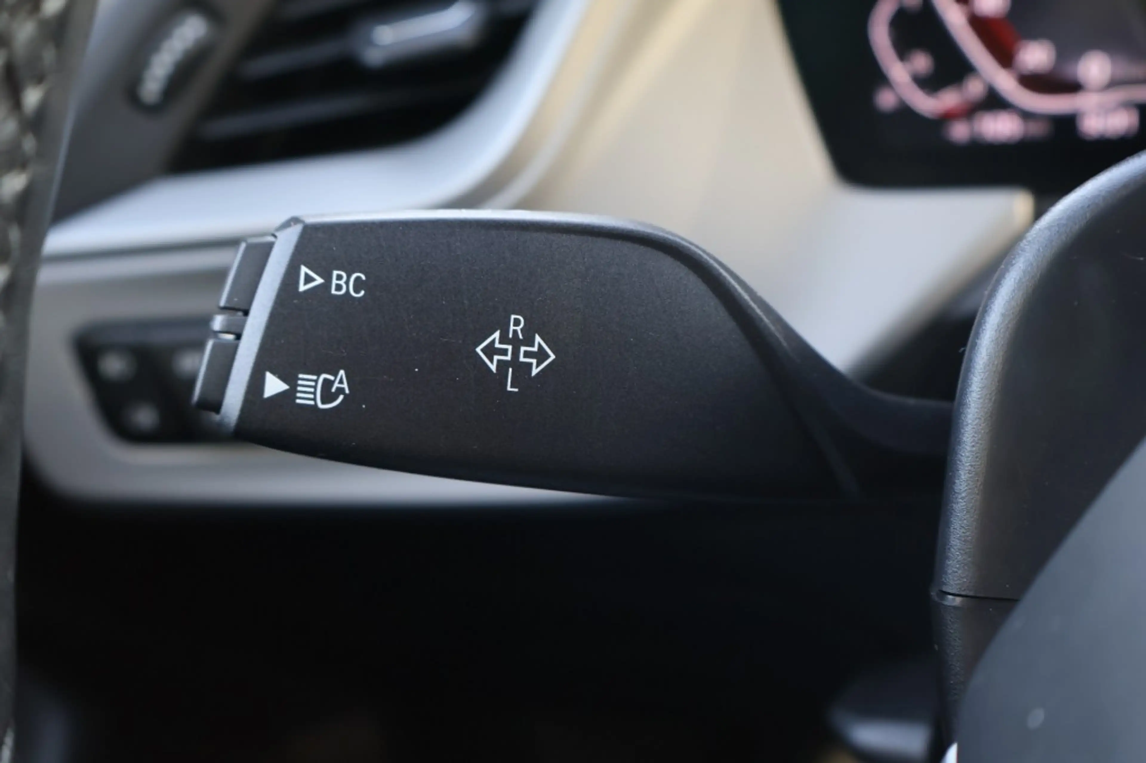 BMW 118 118i Automaat / Navi / PDC / LED / ECC / Carplay — photo 38