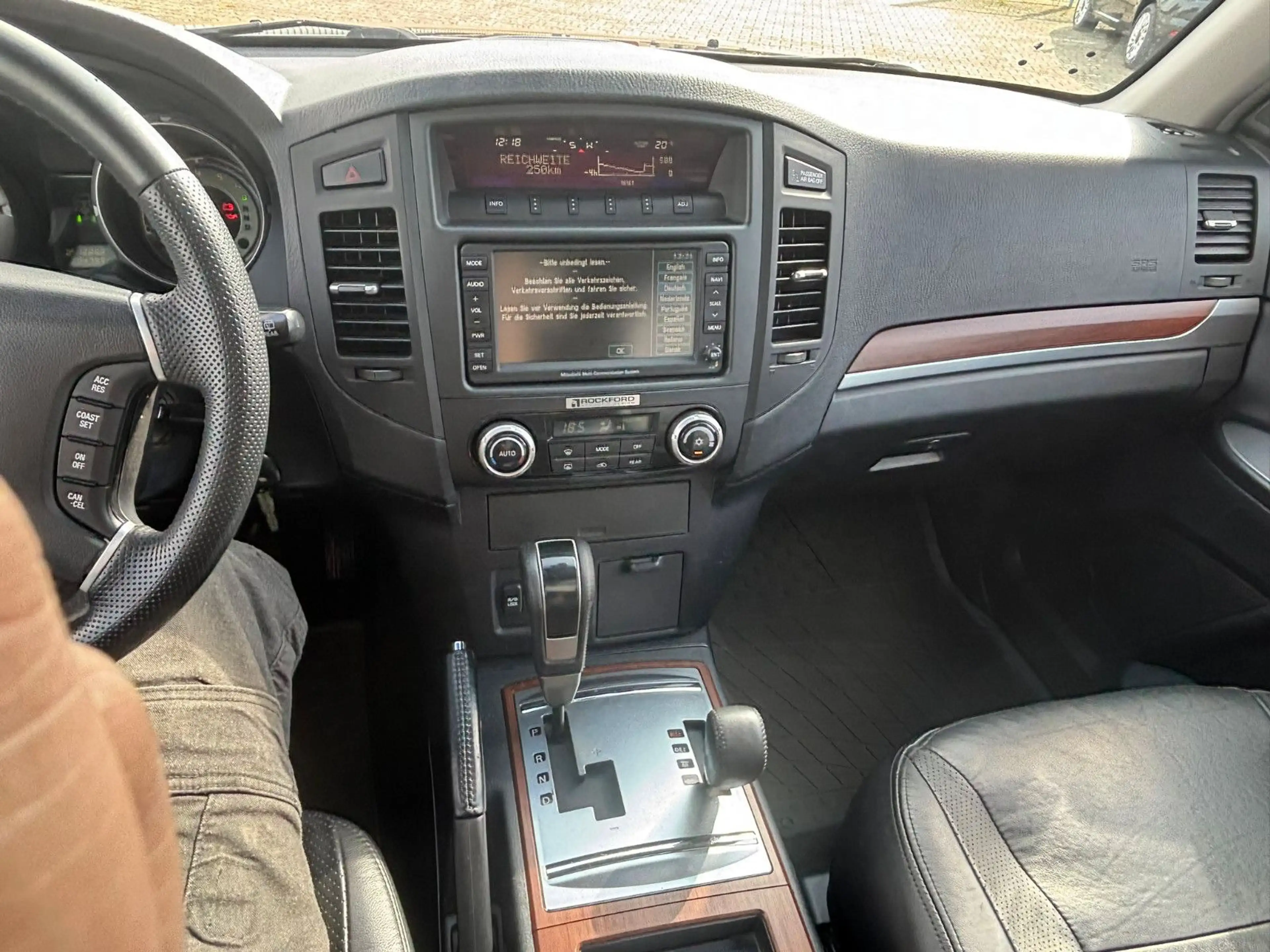 Mitsubishi Pajero 3.2 DI-D Instyle — photo 10