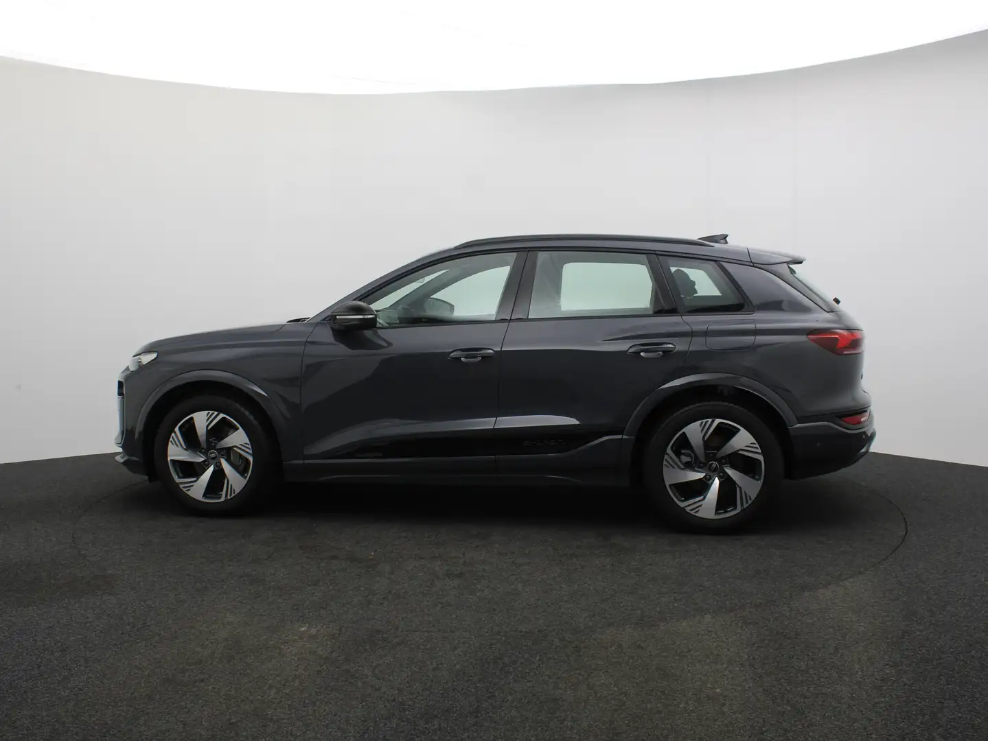 Audi Q6 e-tron e-tron performance 306pk S edition Gri - 2