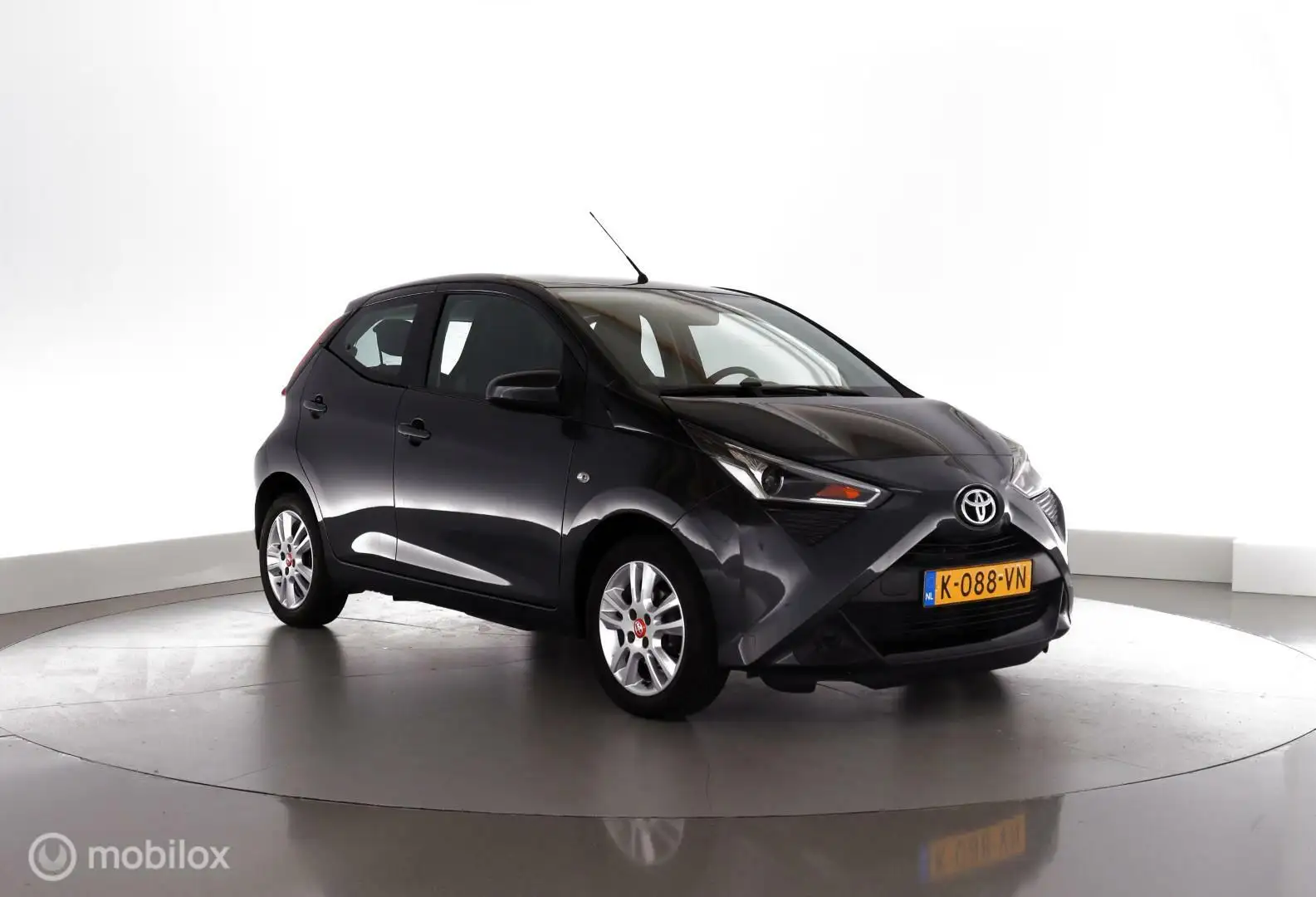 Toyota Aygo 1.0 VVT-i 72pk X-Play applecarplay|airco|camera|da Grijs - 2