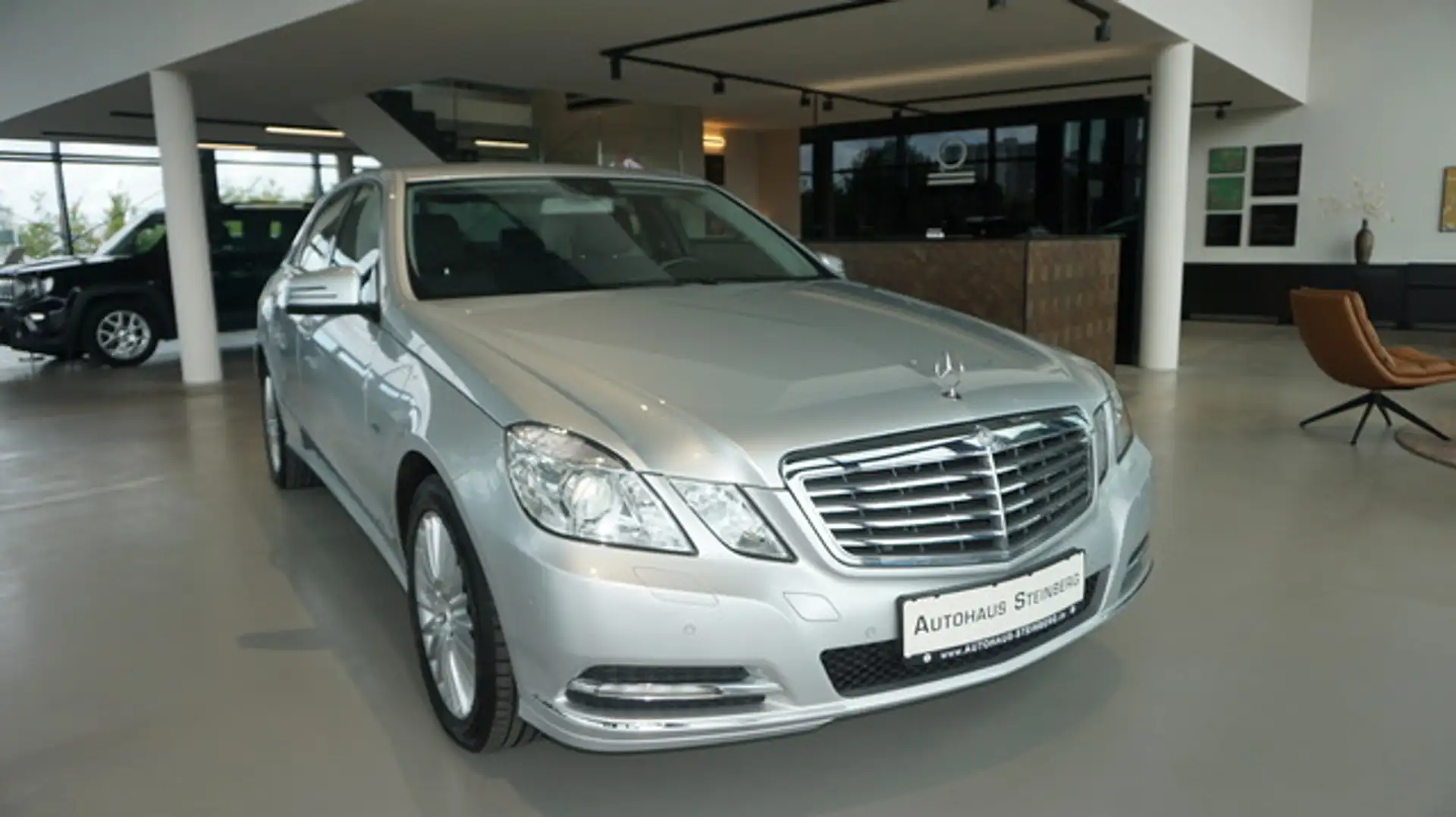 Mercedes-Benz E 200 CDI BlueEfficiency AUTOM+NAVI+SHZ+TEMPO Silber - 1