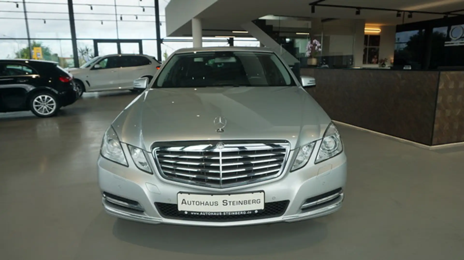 Mercedes-Benz E 200 CDI BlueEfficiency AUTOM+NAVI+SHZ+TEMPO Silber - 2