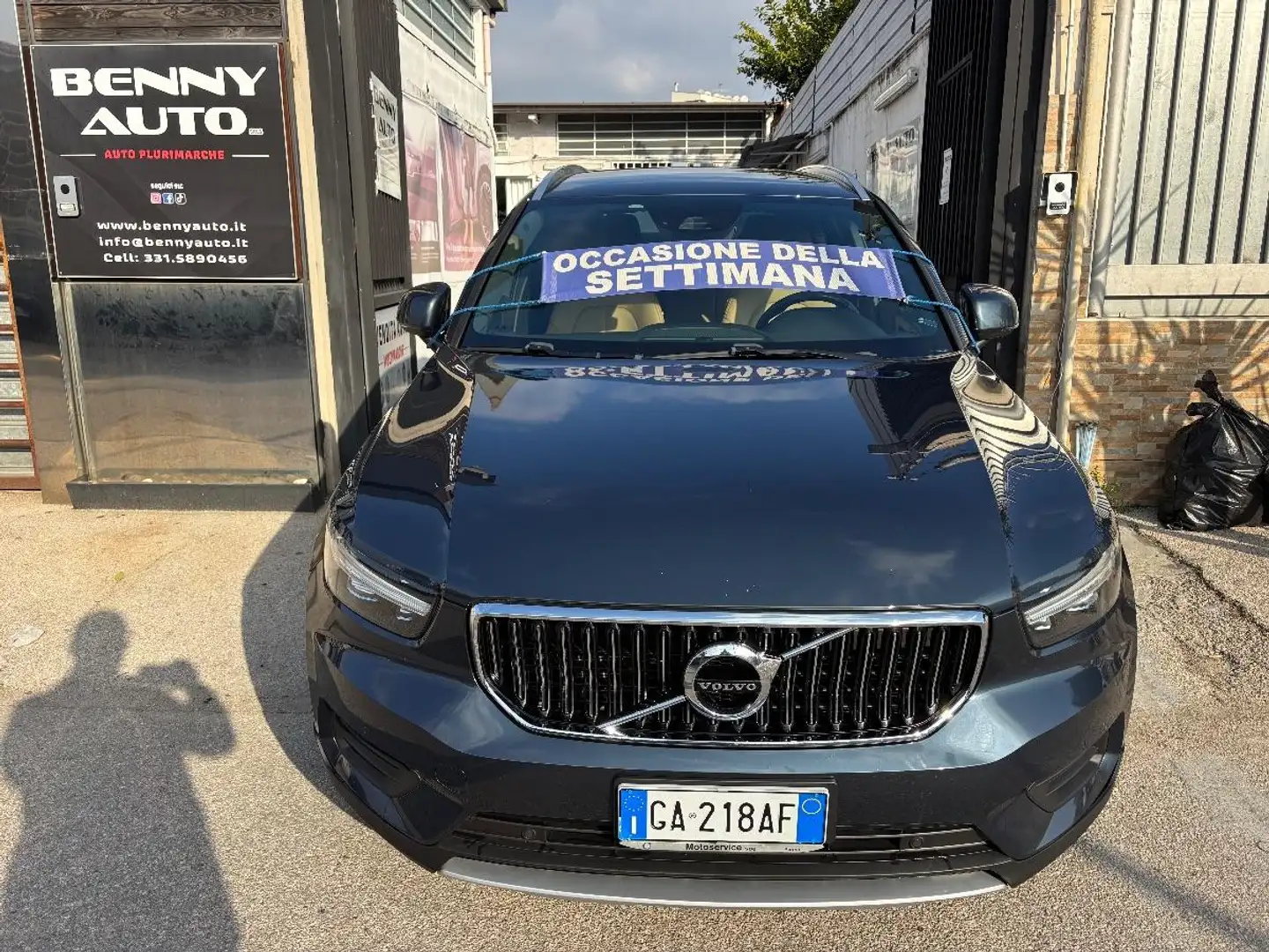 Volvo XC40 D3 Inscription Gris - 1