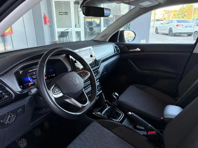 Volkswagen T-Cross view 9