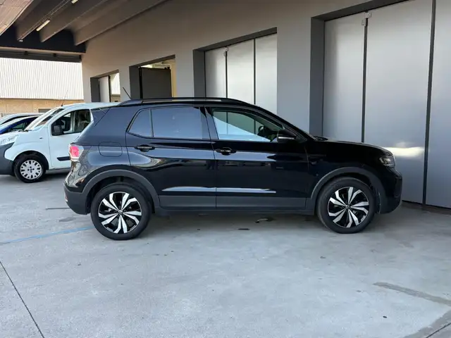 Volkswagen T-Cross view 6