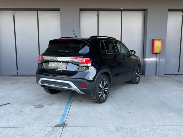 Volkswagen T-Cross view 4