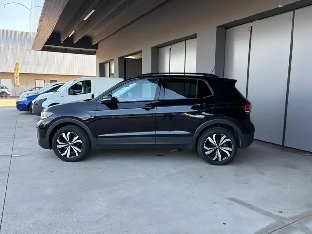 Volkswagen T-Cross view 3