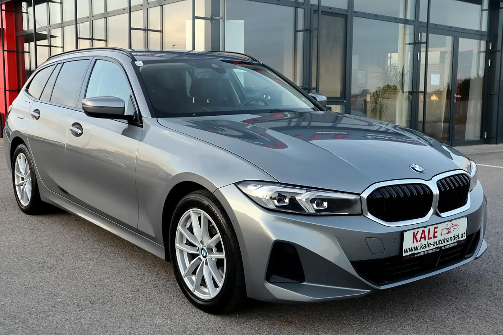 BMW 320 d 48 V Touring Aut.*1.Besitz*Curved Display*Spo... Grau - 2