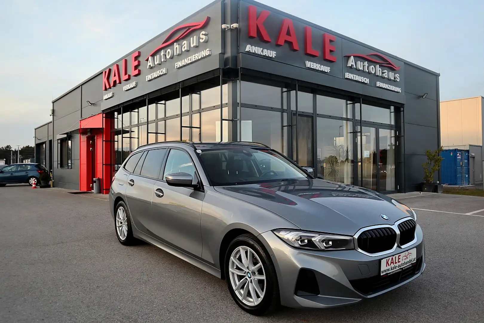 BMW 320 d 48 V Touring Aut.*1.Besitz*Curved Display*Spo... Grau - 1