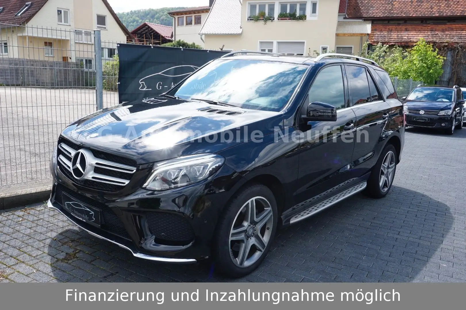 Mercedes-Benz GLE 350 d 4Matic AMG Line*Navi*LED*Leder*Pano*20" Schwarz - 1