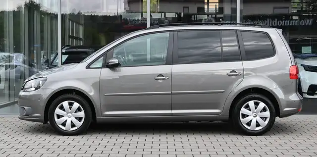 Volkswagen Touran view 2