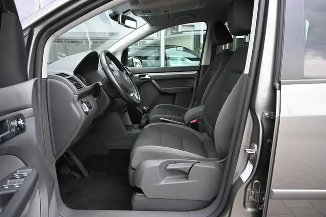 Volkswagen Touran view 10