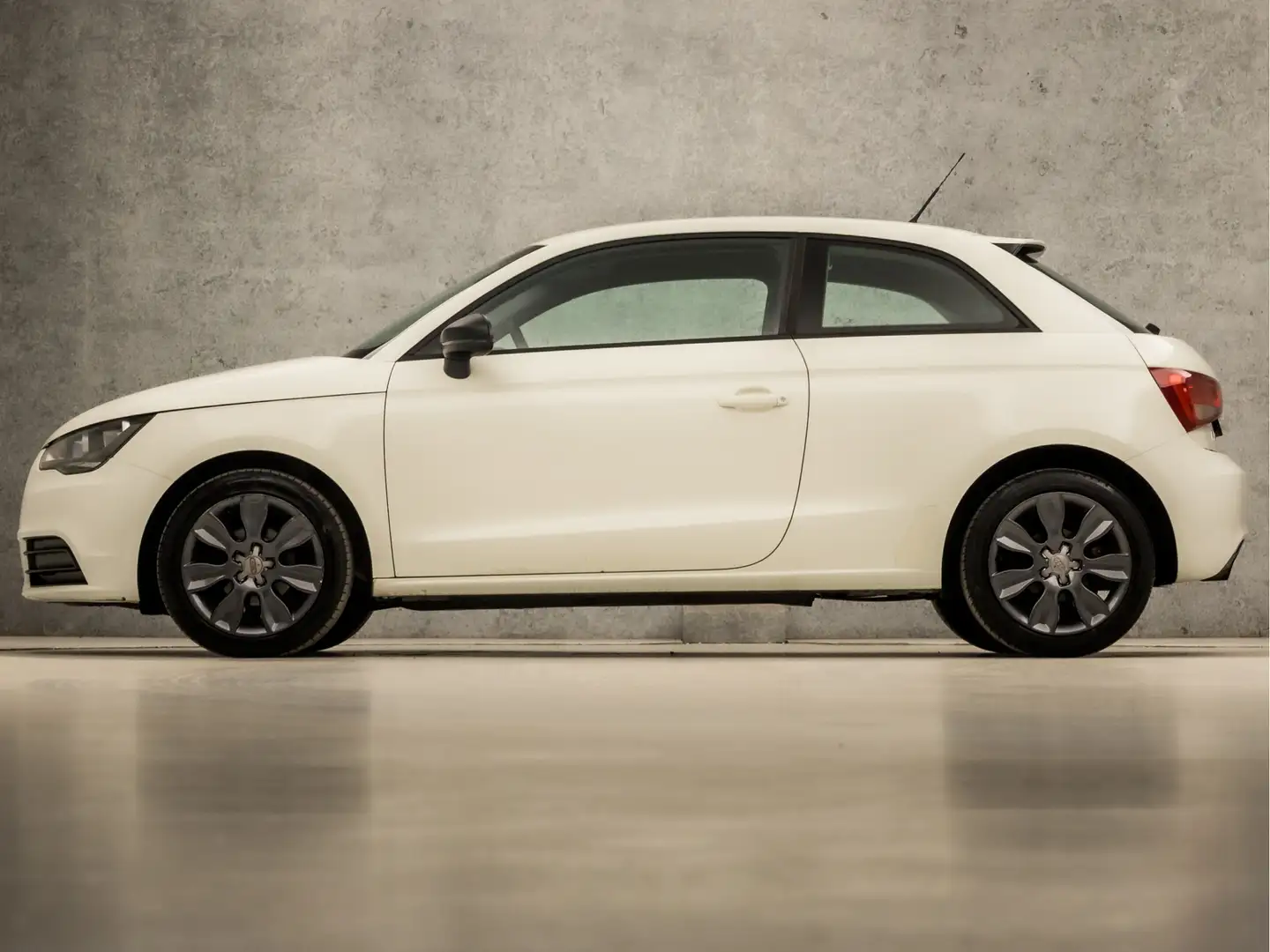Audi A1 1.2 TFSI Sport (STOELVERWARMING, CLIMATE, LM VELGE Wit - 2