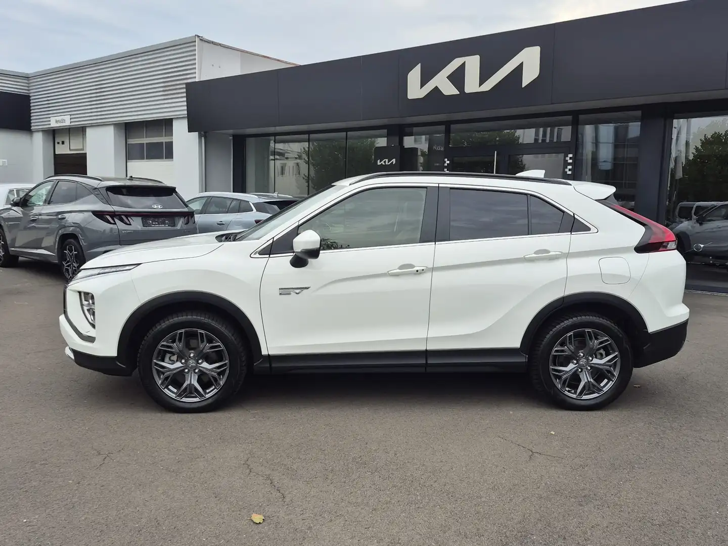 Mitsubishi Eclipse Cross 2,4 PHEV 4WD Intense+ CVT Aut. Weiß - 2