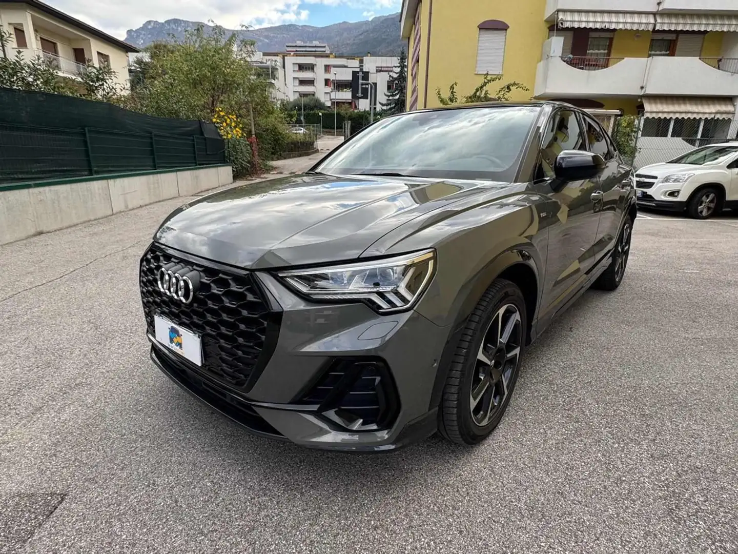 Audi Q3 SPB 35 TDI S tronic S line edition Grau - 1