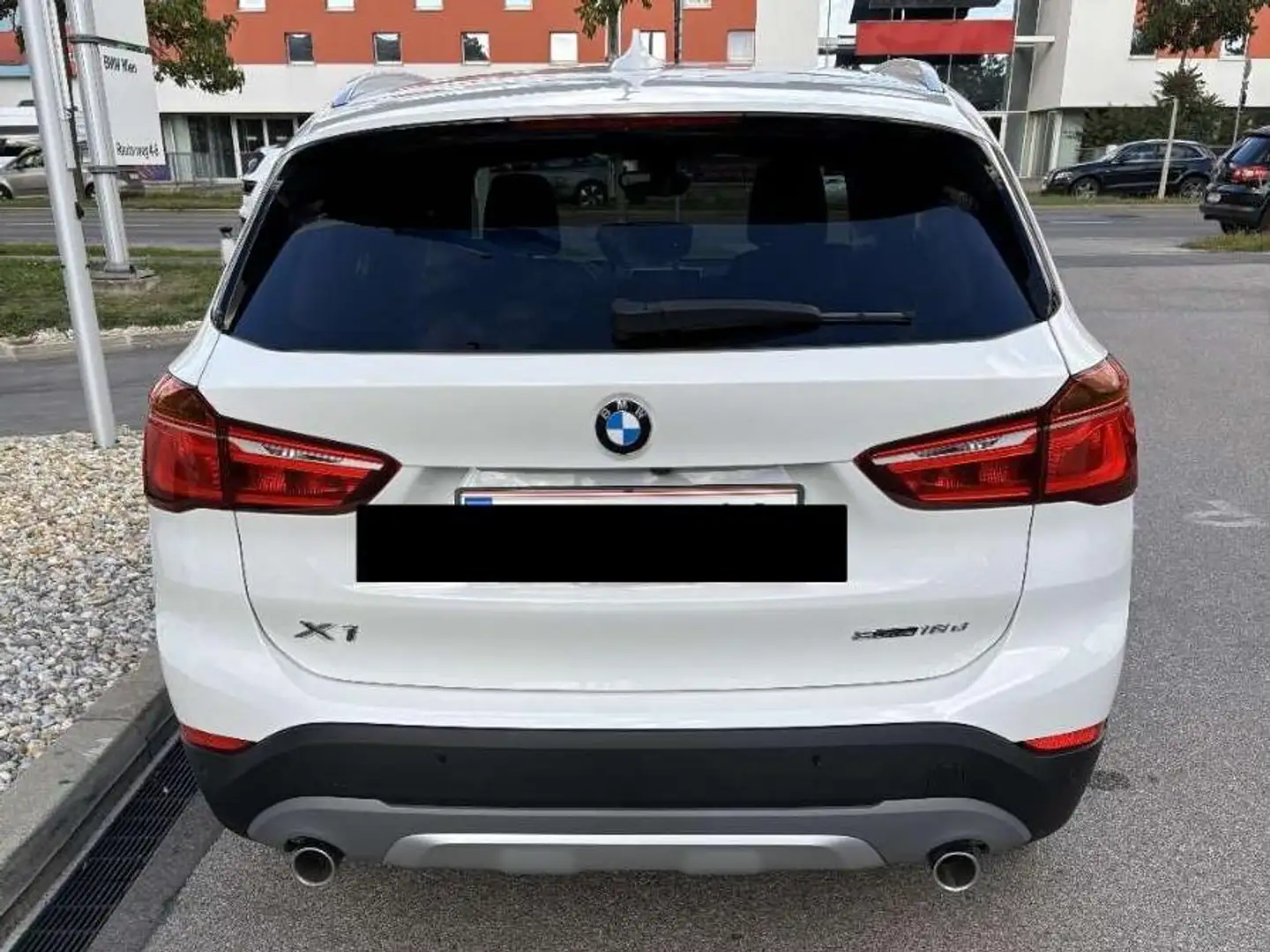 BMW X1 X1 sDrive18d xLine Aut. xLine Weiß - 2