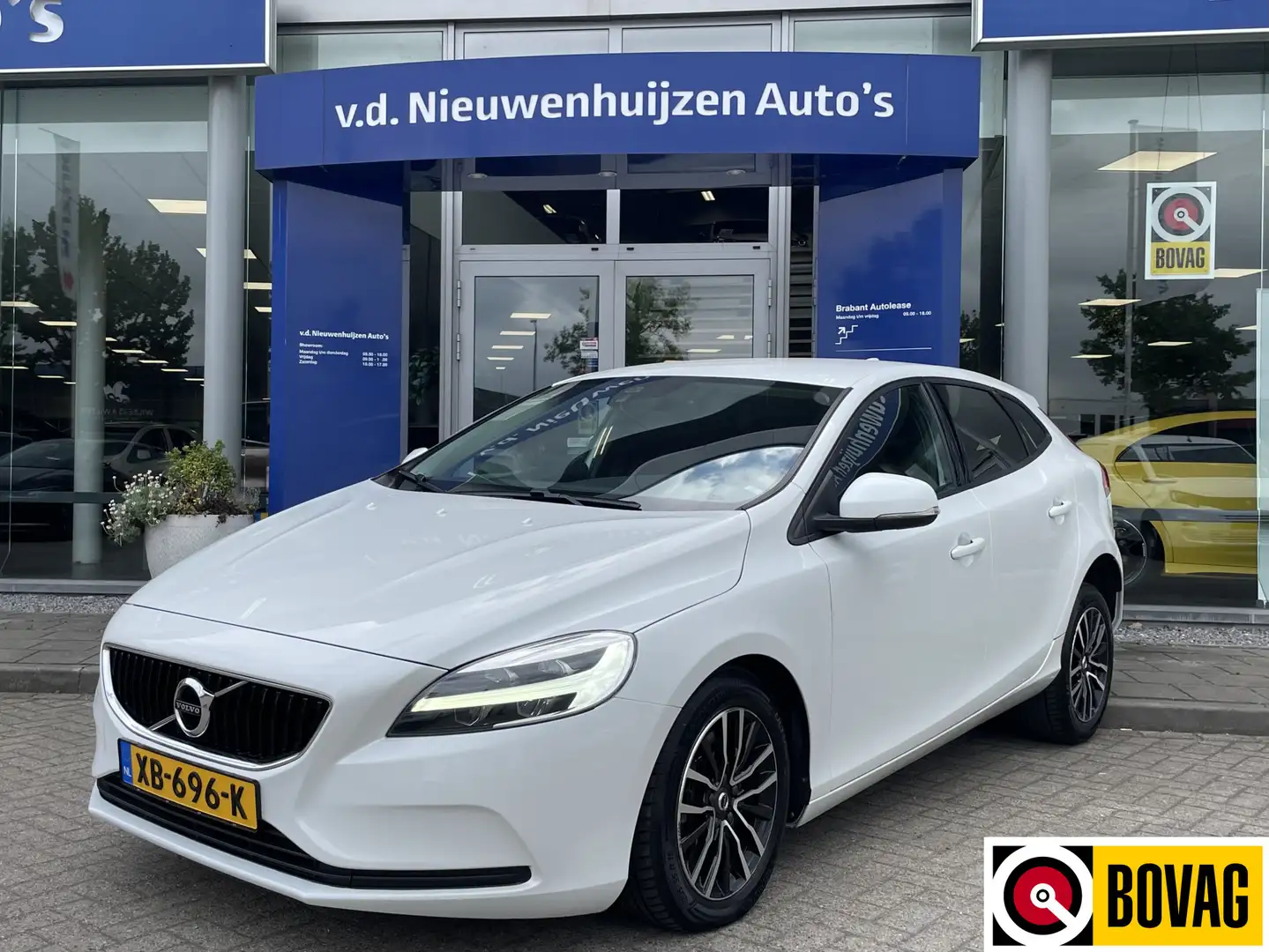 Volvo V40 1.5 T2 Polar+ | Cruise control | Navigatie | Wit - 1