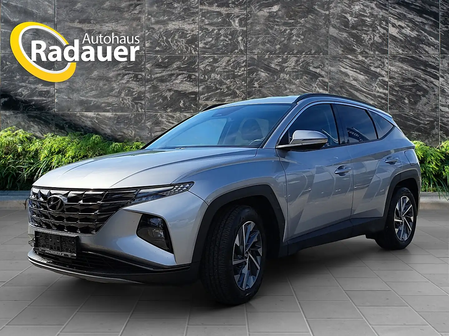 Hyundai TUCSON Tucson GO! 1,6 T-GDI 2WD Silber - 2