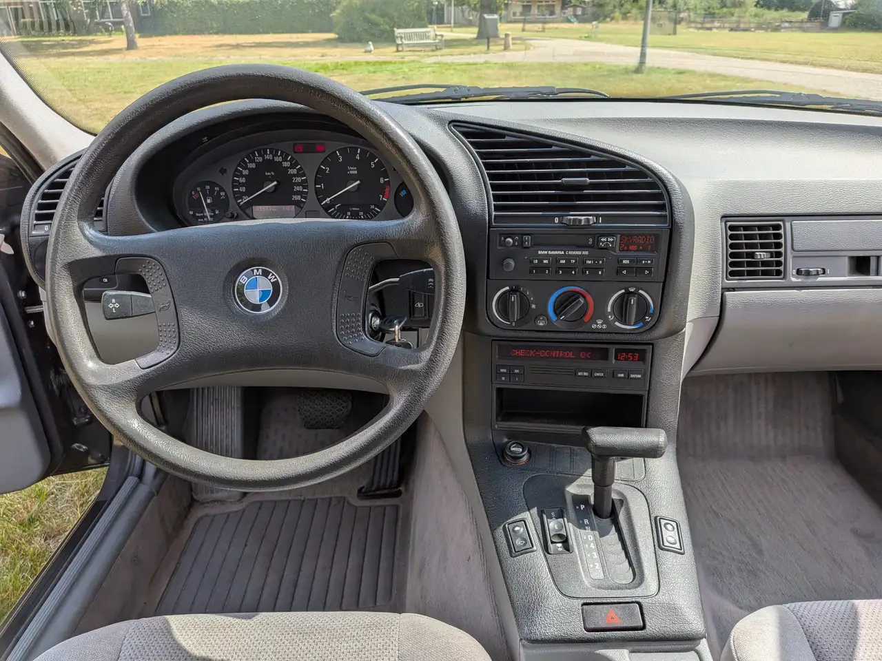 BMW 325 Tijdcapsule: 325i Automaat sedan E36, foto 10
