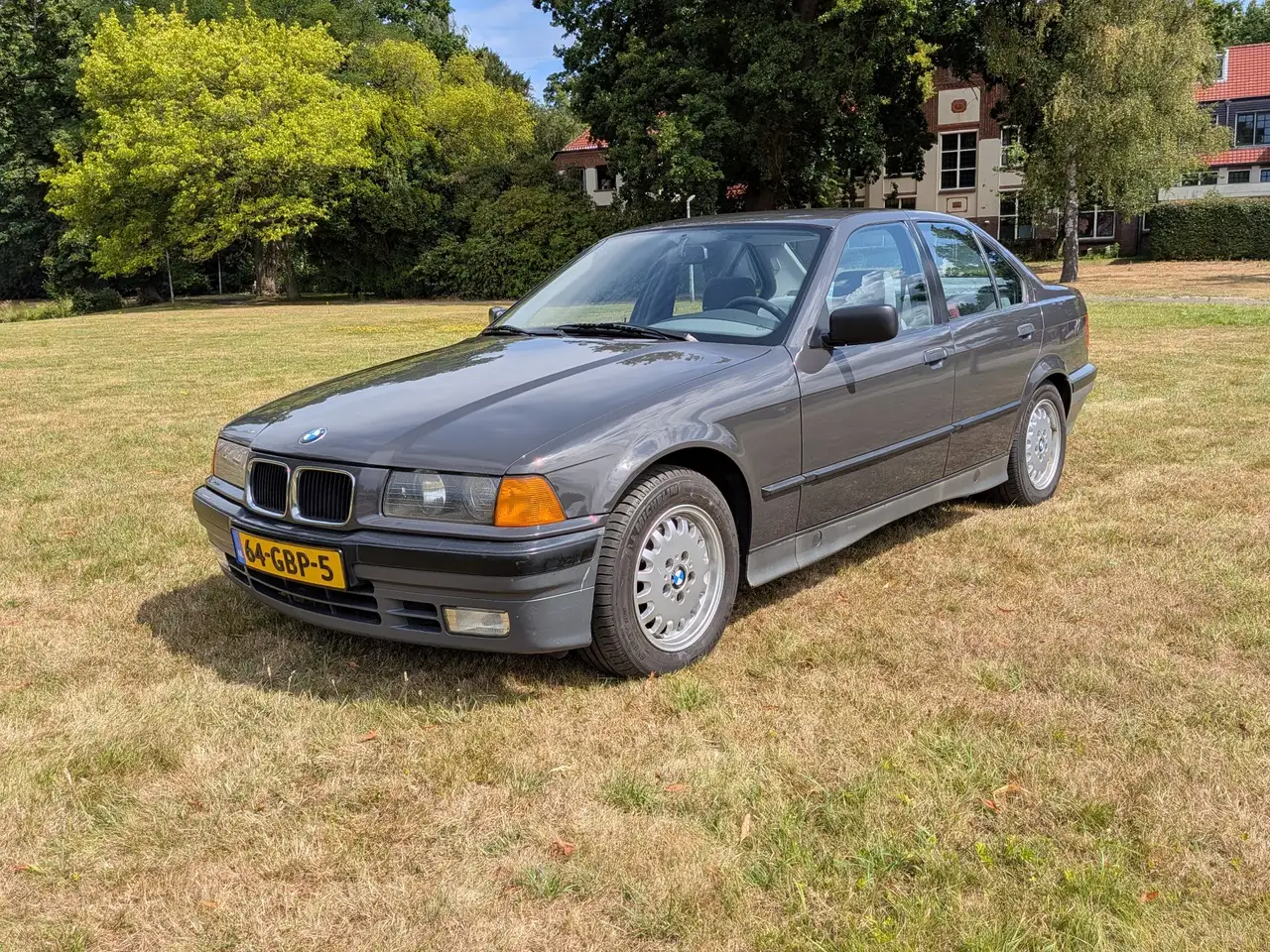 BMW 325 Tijdcapsule: 325i Automaat sedan E36, foto 6