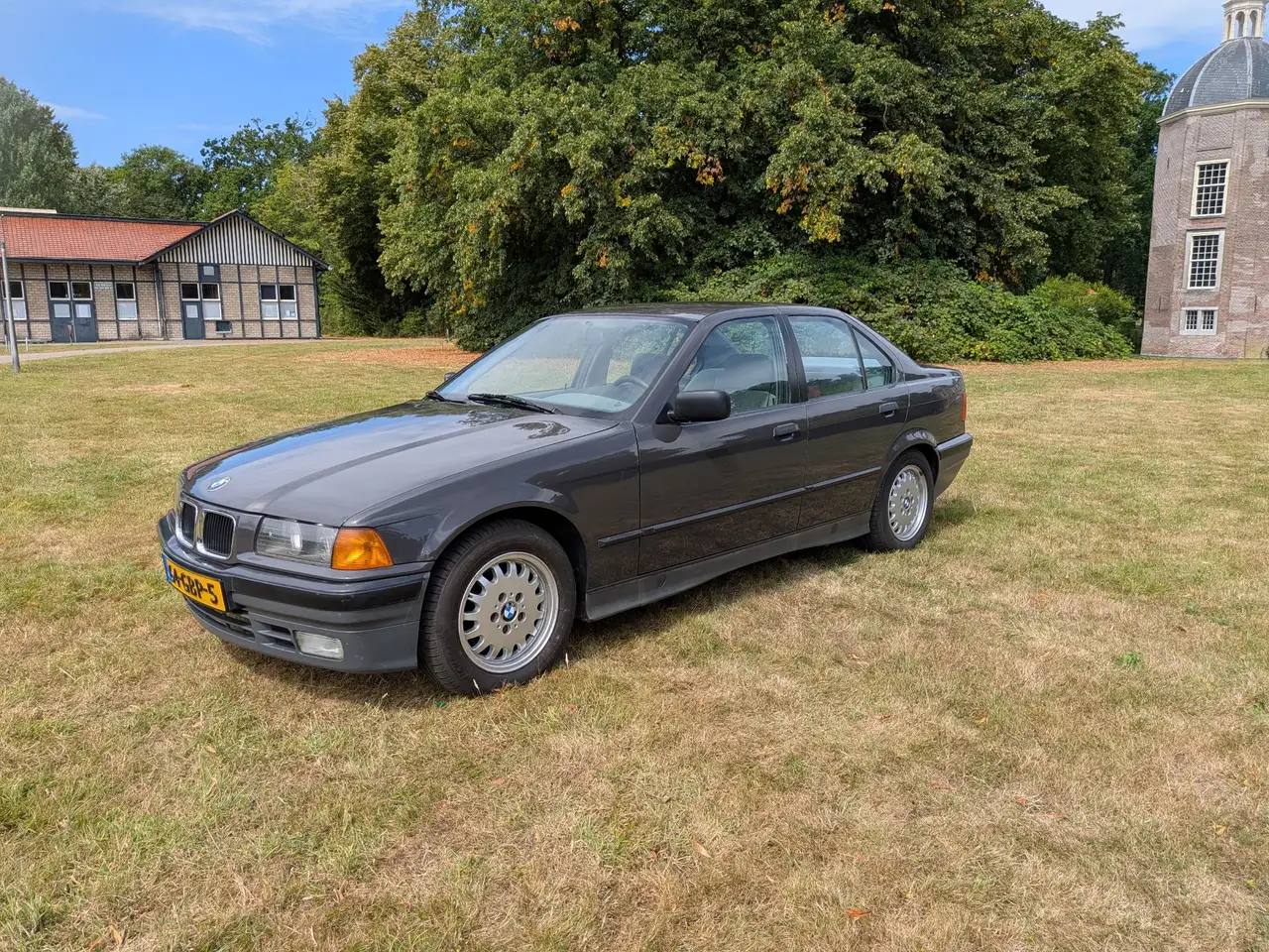 BMW 325 Tijdcapsule: 325i Automaat sedan E36, foto 2