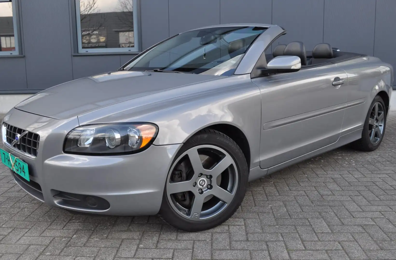 Volvo C70 Convertible 2.5 T5 Momentum, netto € 11.500, Young Gris - 2