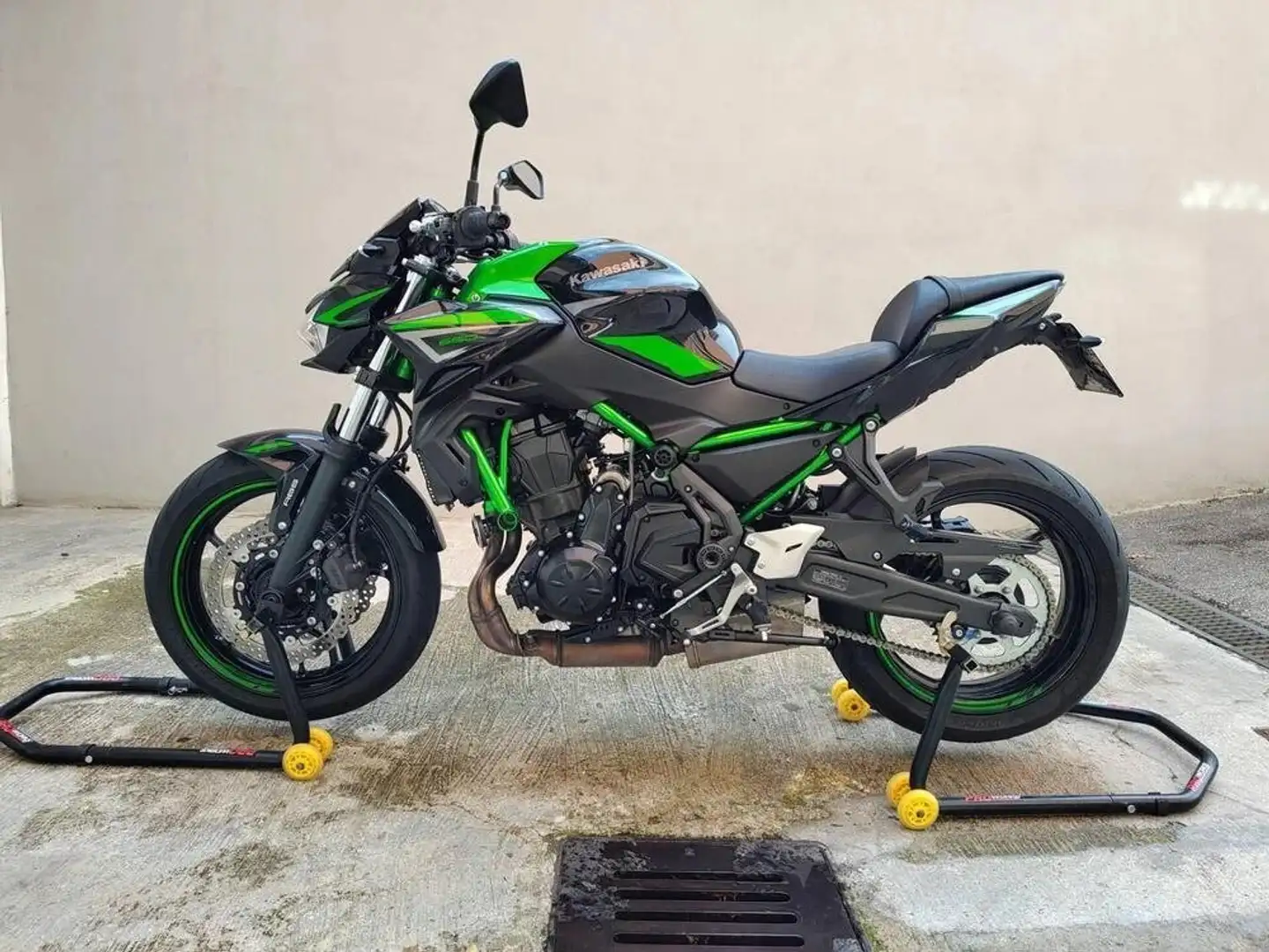Kawasaki Z 650 Verde - 1