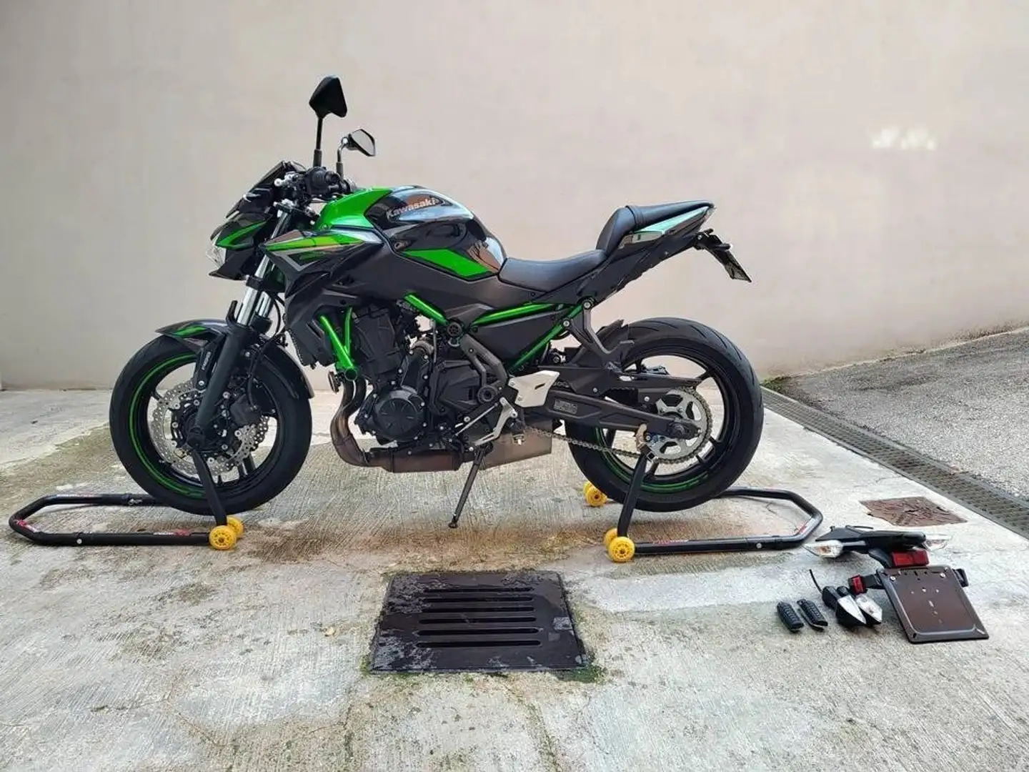 Kawasaki Z 650 Verde - 2