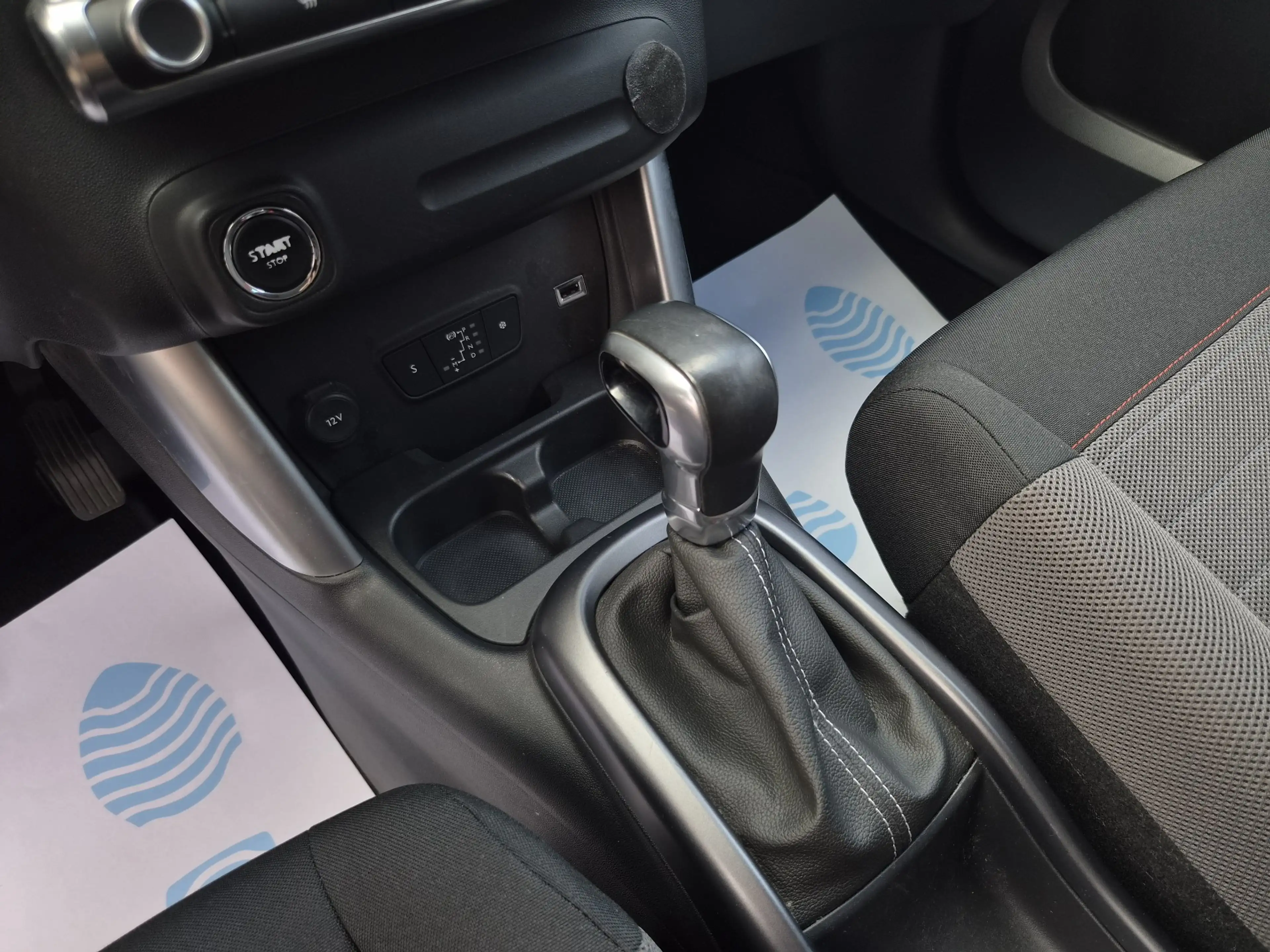 Citroen C3 Aircross / 1.2 Shine / CAMERA / CARPLAY / LED / CRUISE / NA — photo 10