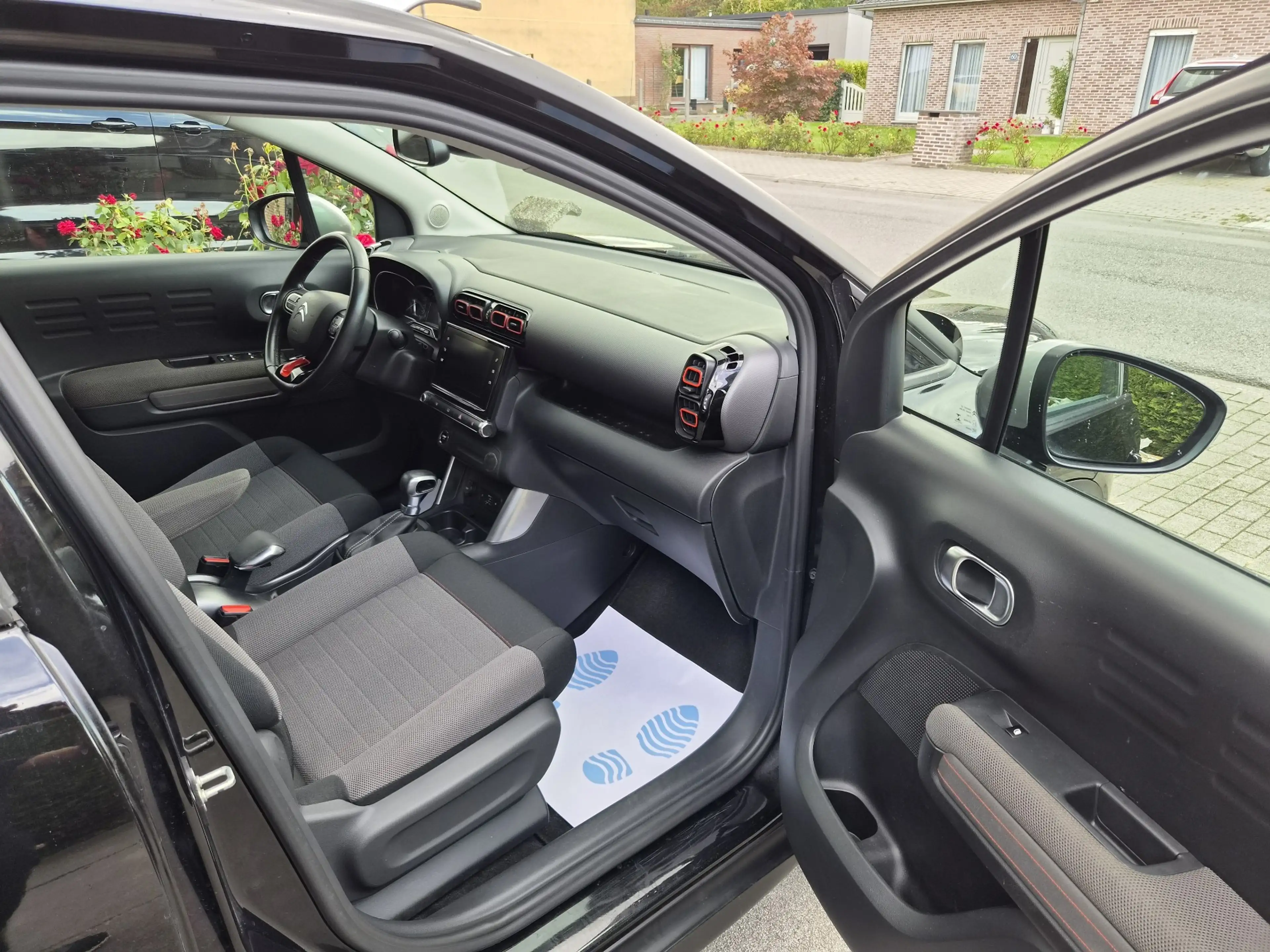 Citroen C3 Aircross / 1.2 Shine / CAMERA / CARPLAY / LED / CRUISE / NA — photo 5