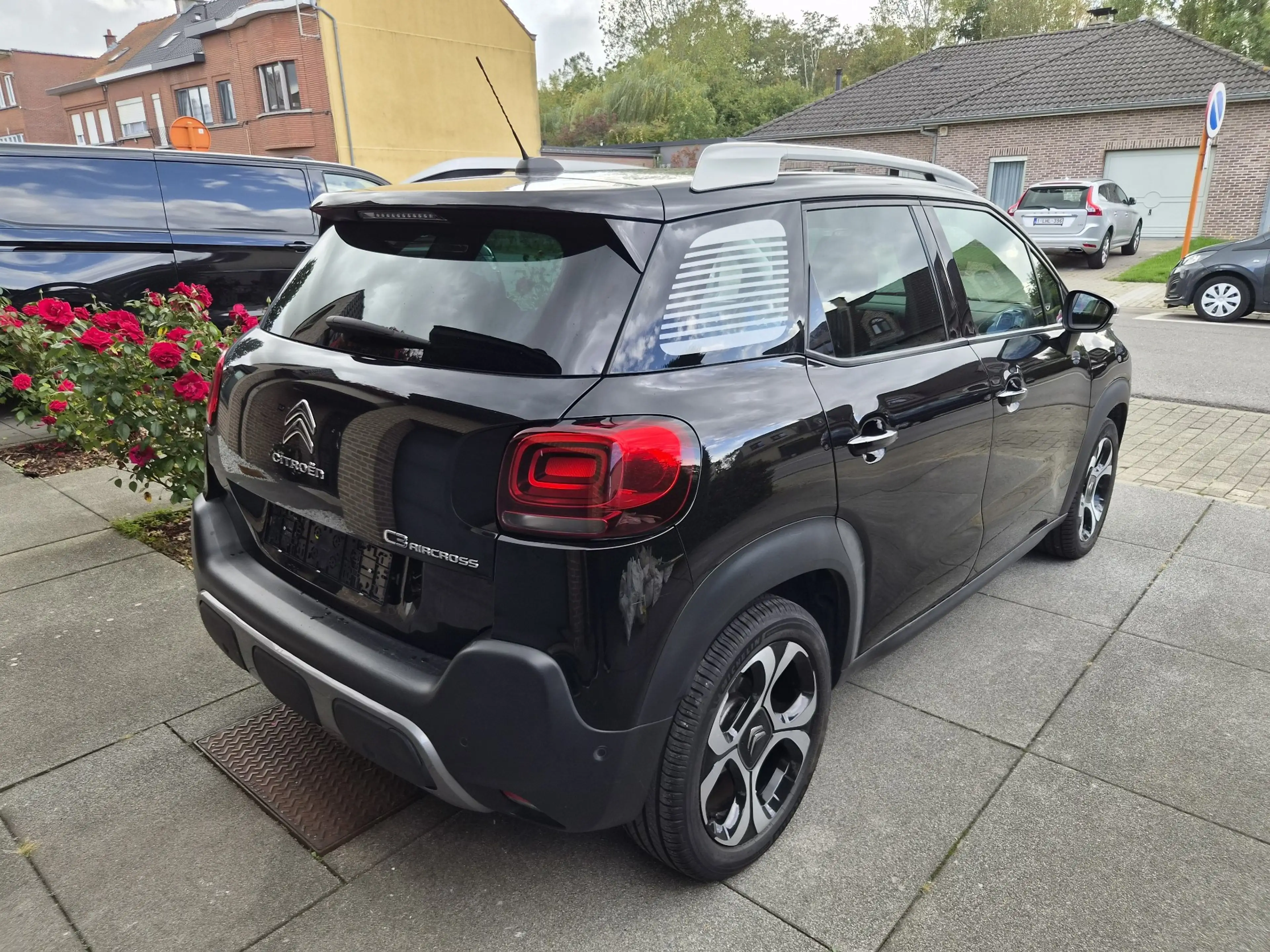 Citroen C3 Aircross / 1.2 Shine / CAMERA / CARPLAY / LED / CRUISE / NA — photo 3