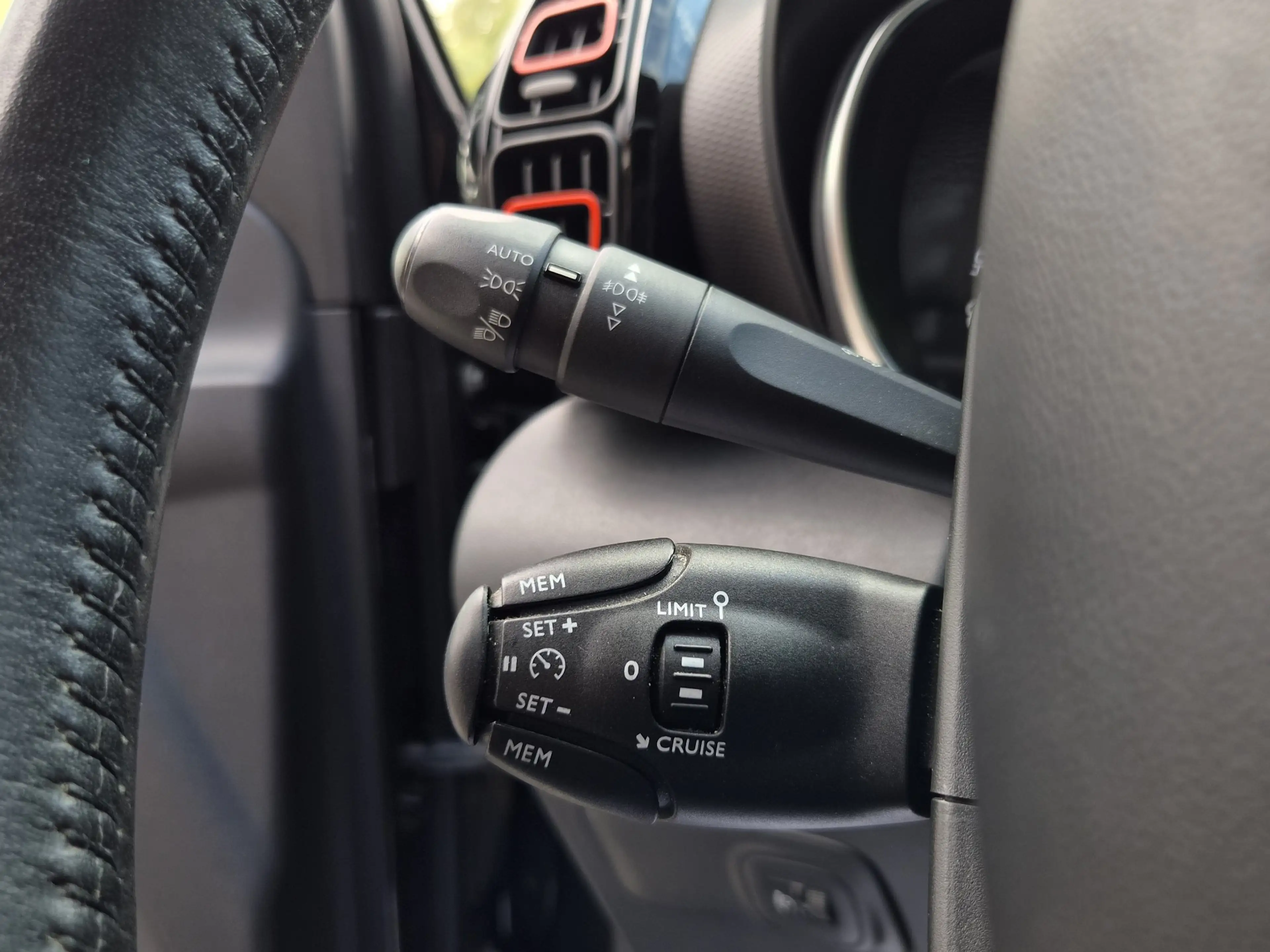 Citroen C3 Aircross / 1.2 Shine / CAMERA / CARPLAY / LED / CRUISE / NA — photo 13