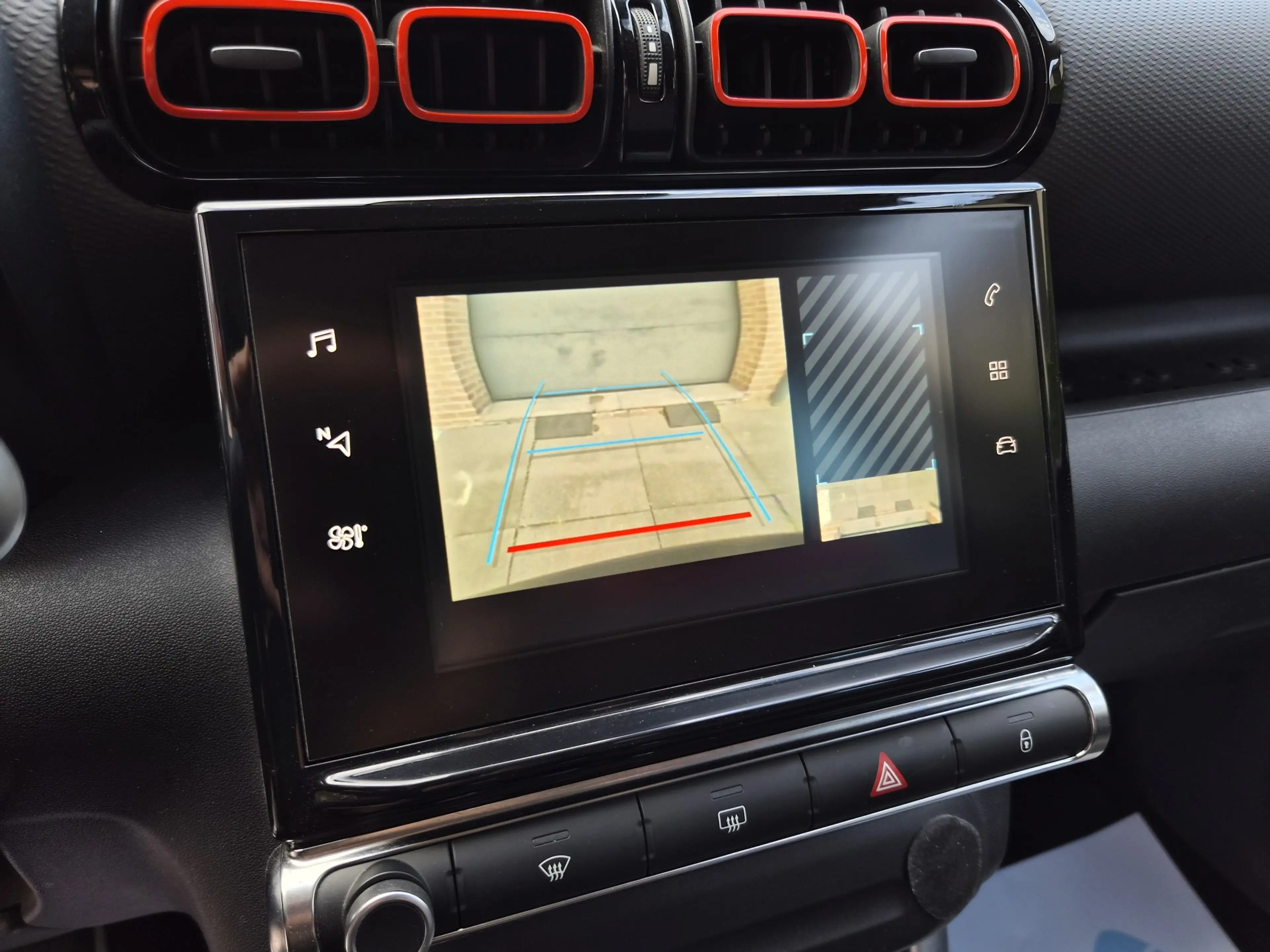 Citroen C3 Aircross / 1.2 Shine / CAMERA / CARPLAY / LED / CRUISE / NA — photo 12